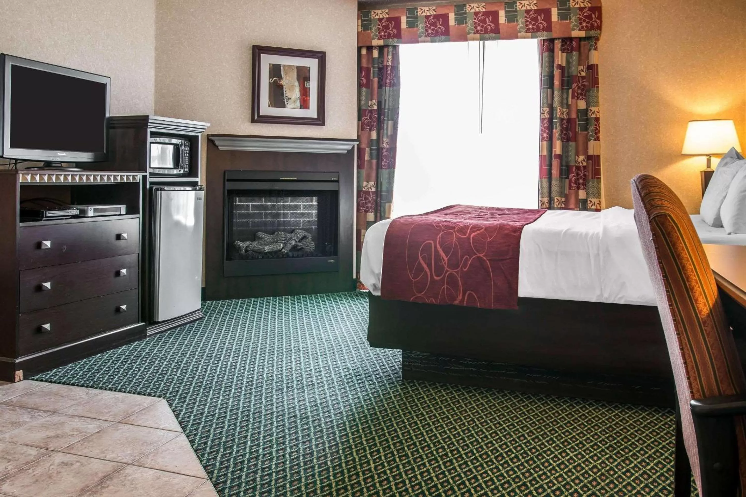Photo of the whole room, Bed in Comfort Suites Canton - Detroit