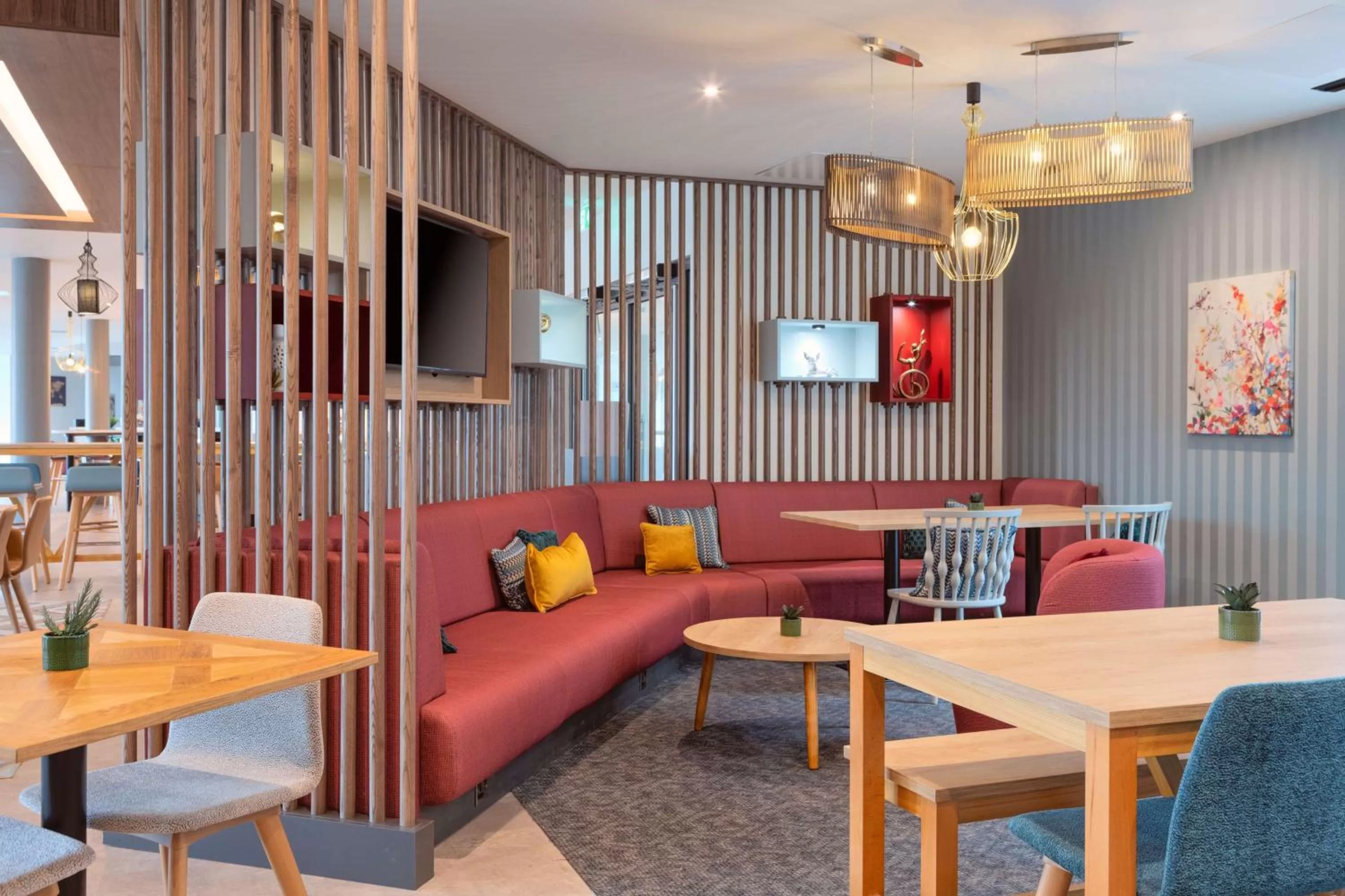 Restaurant/places to eat in Hampton by Hilton Ashford International