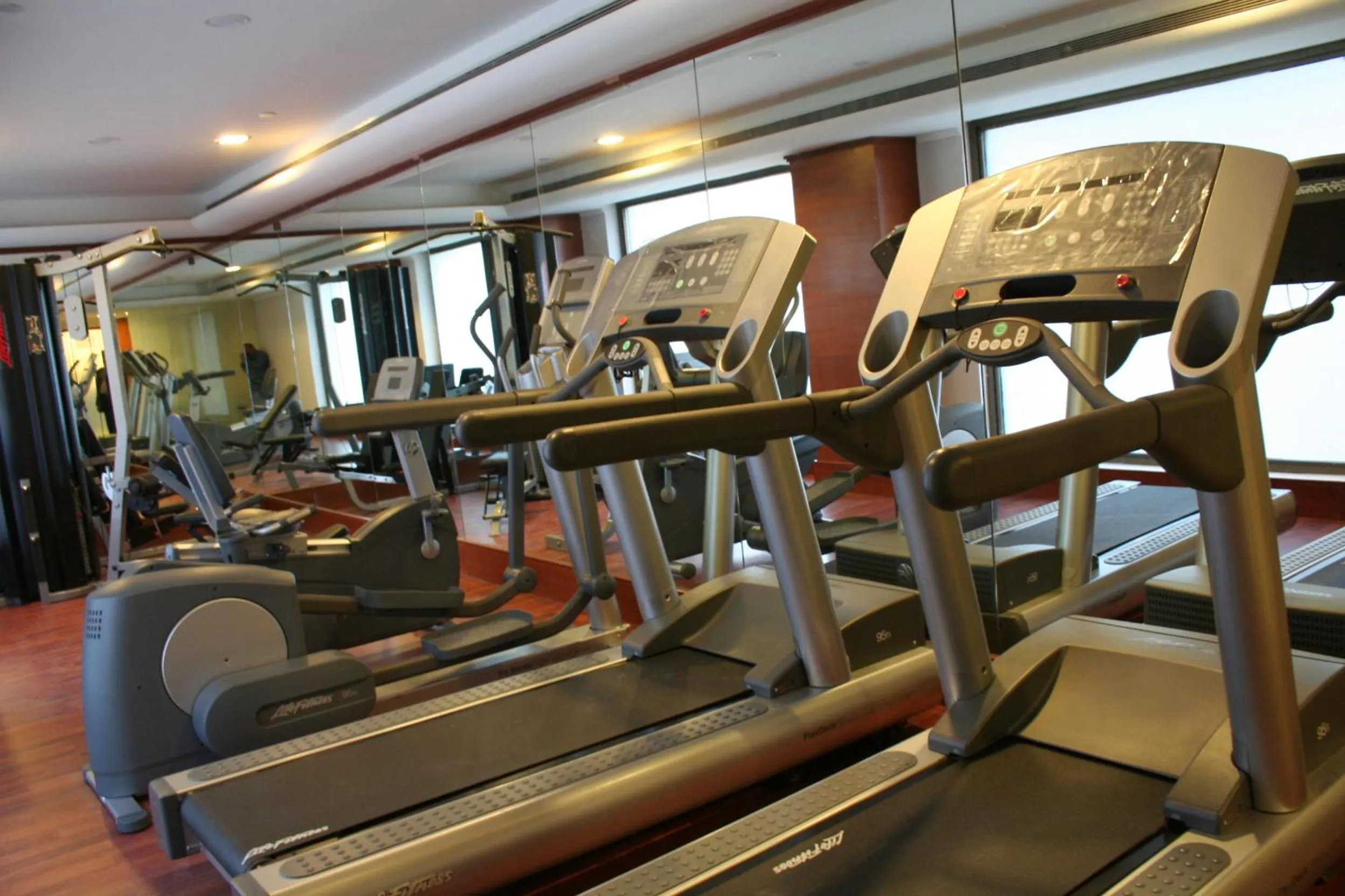 Fitness centre/facilities in Radisson Hotel Varanasi