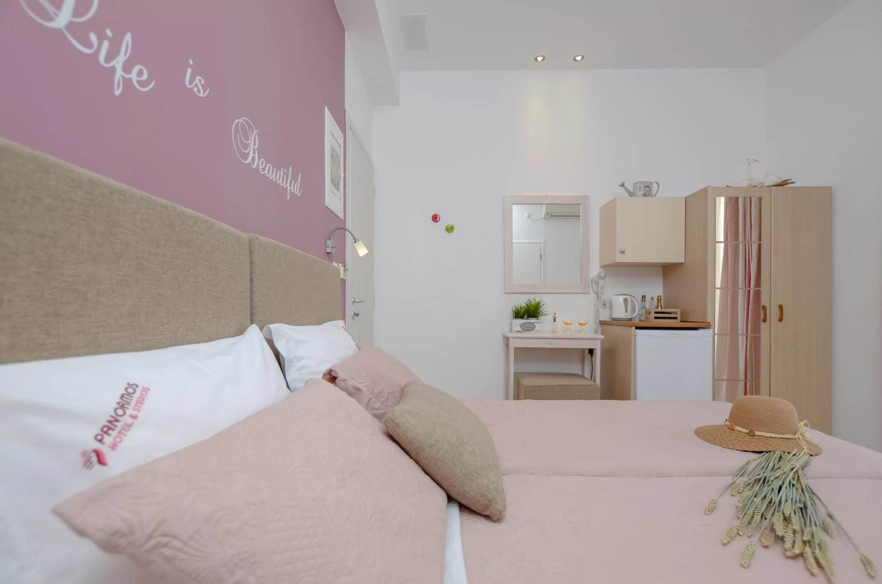 Photo of the whole room, Bed in Panormos Hotel and Studios