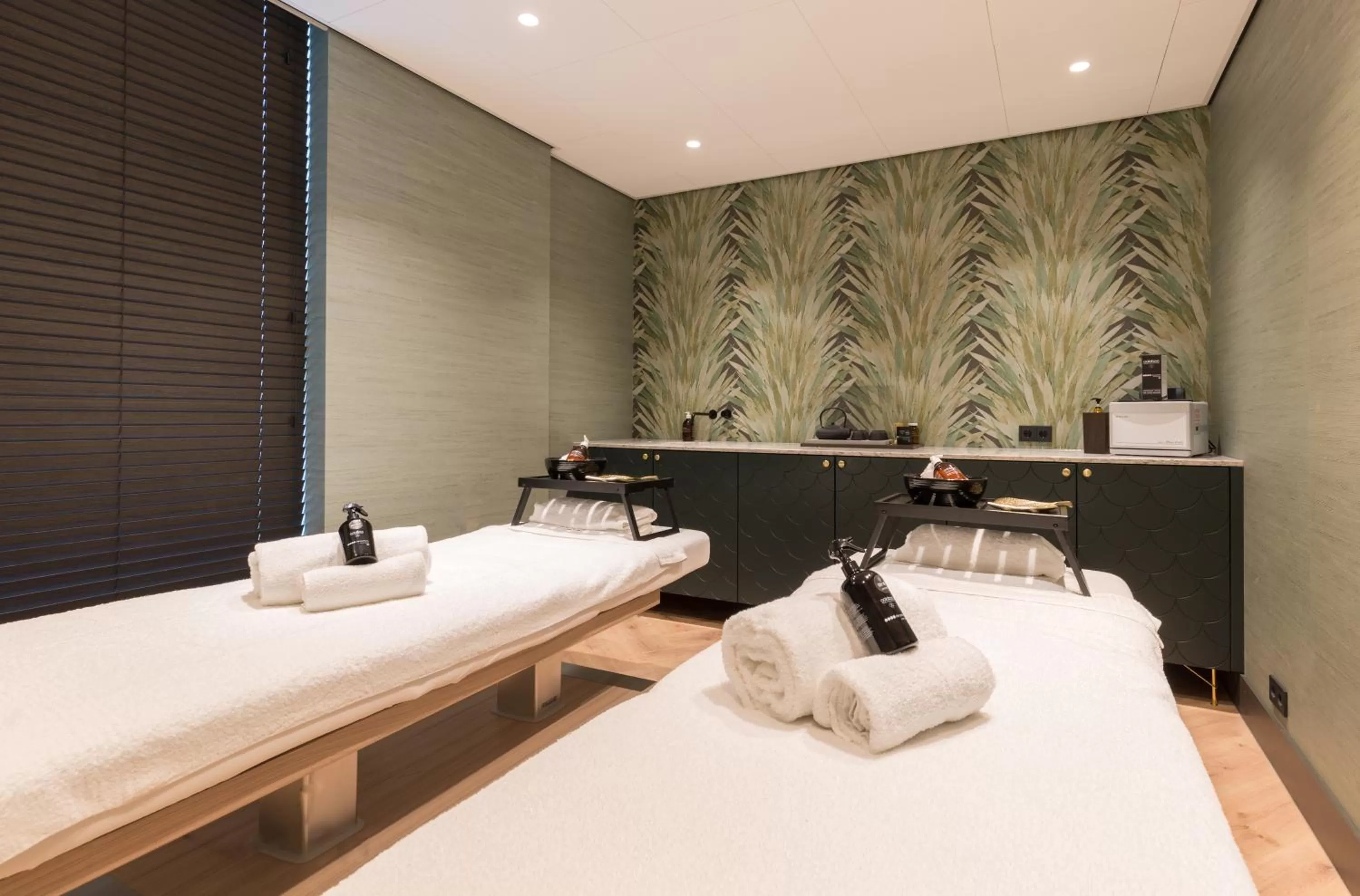 Spa and wellness centre/facilities, Bed in Van der Valk Hotel Venlo
