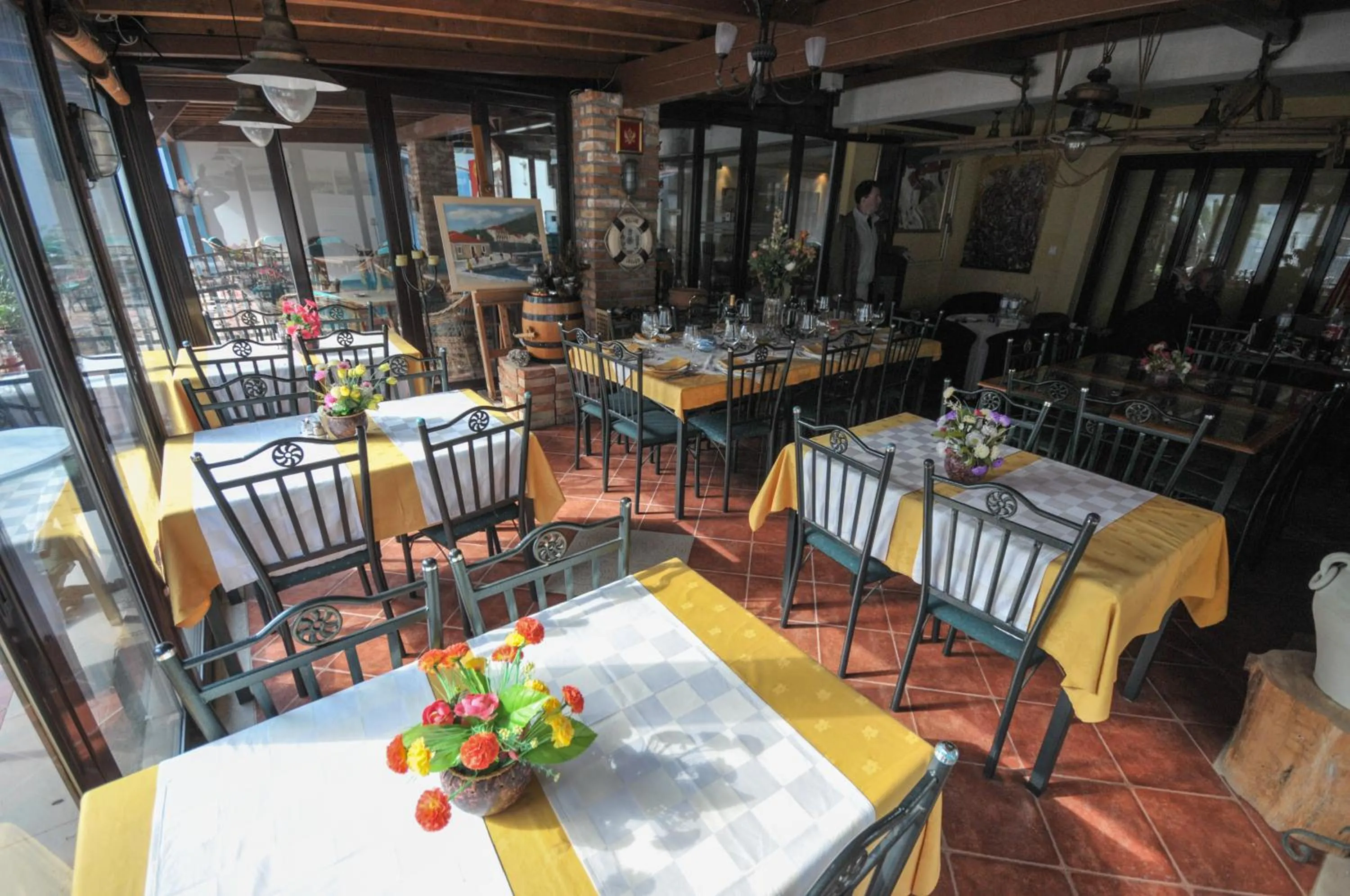 Restaurant/places to eat in Hotel Oaza