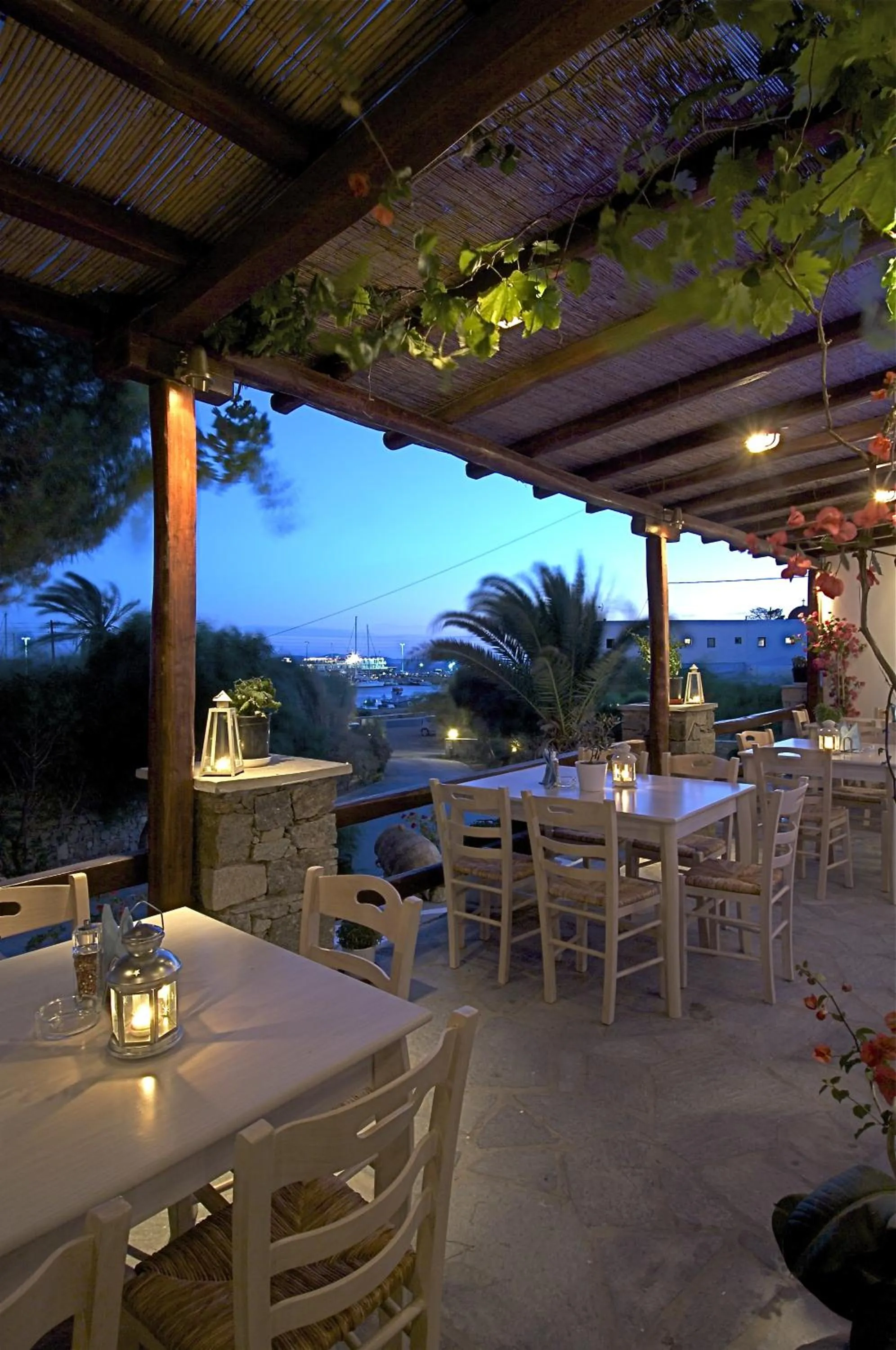 Restaurant/places to eat in Makis Place