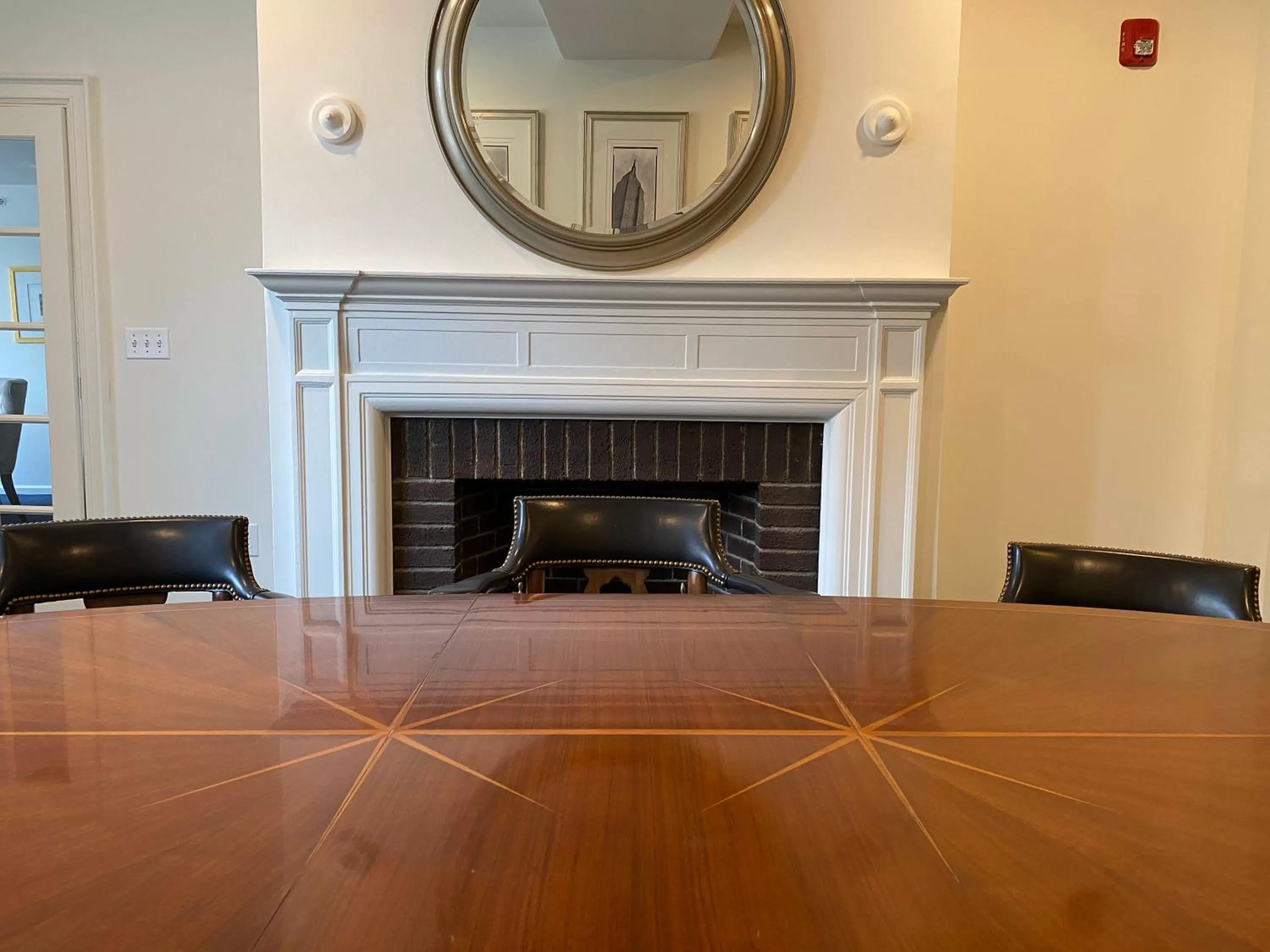 The Argus Hotel & Cocktail Lounge