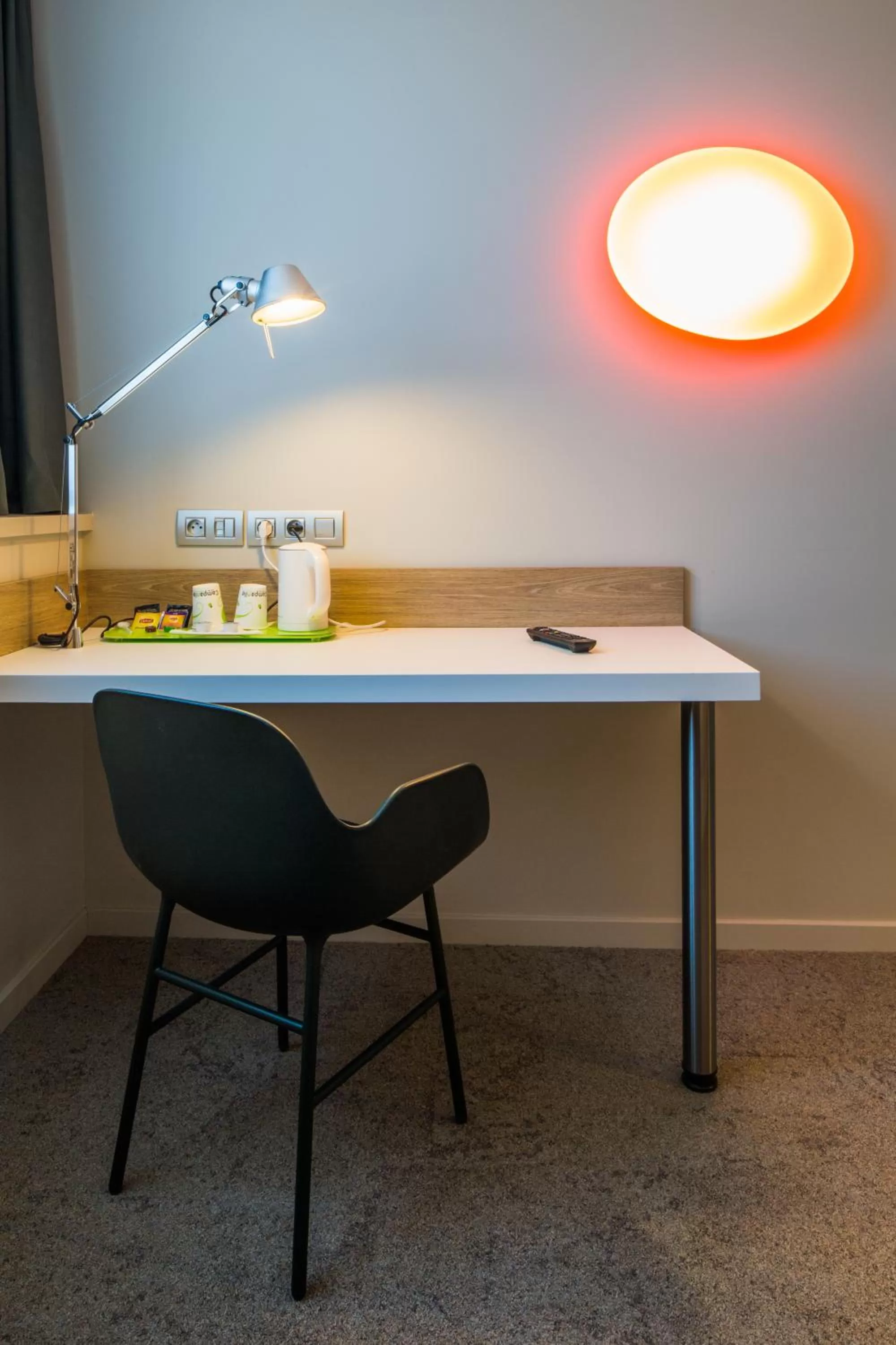 Coffee/tea facilities in Campanile Rennes Centre - Gare