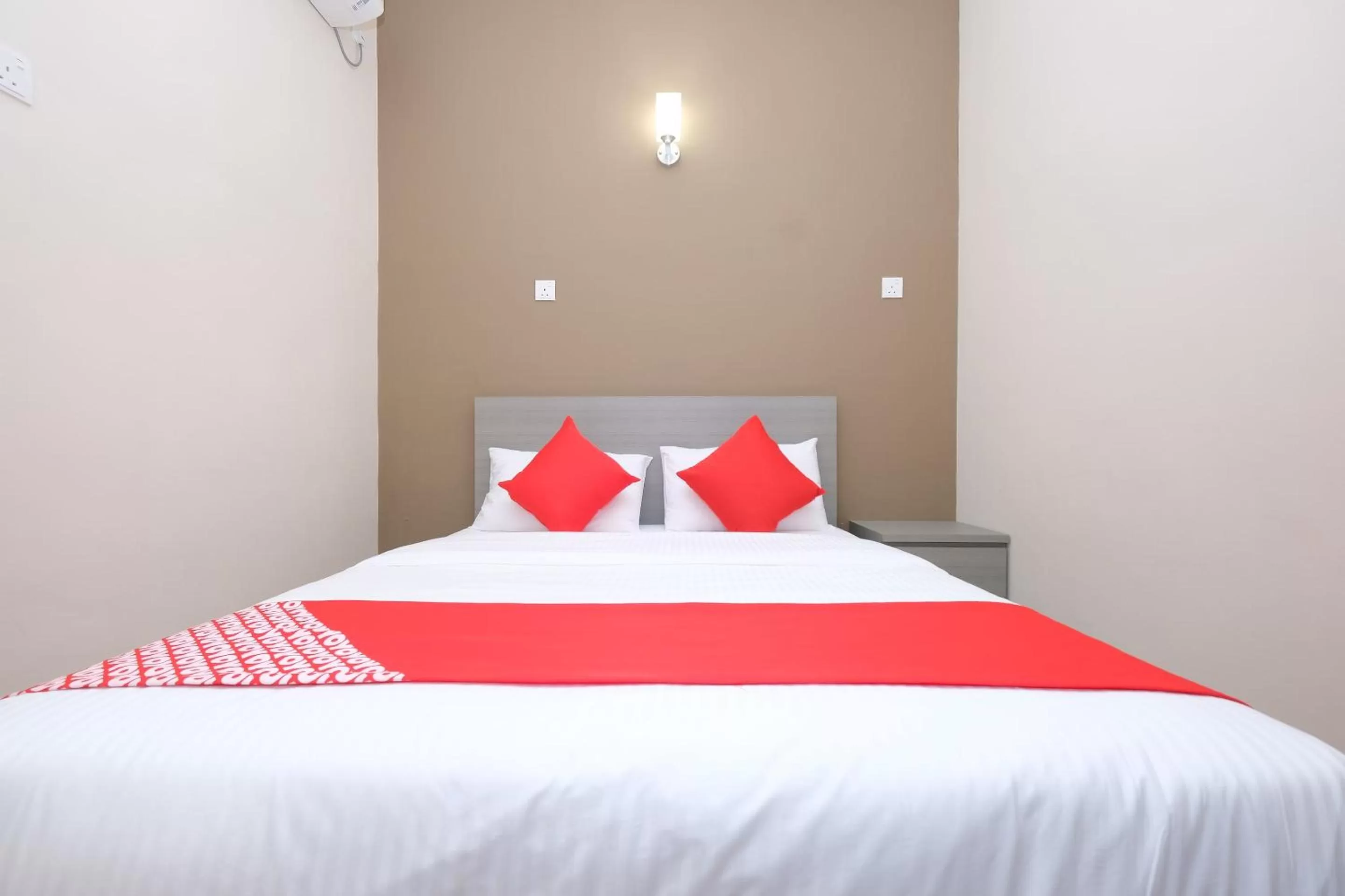 Bedroom, Bed in Super OYO 43935 Mancalin Hotel