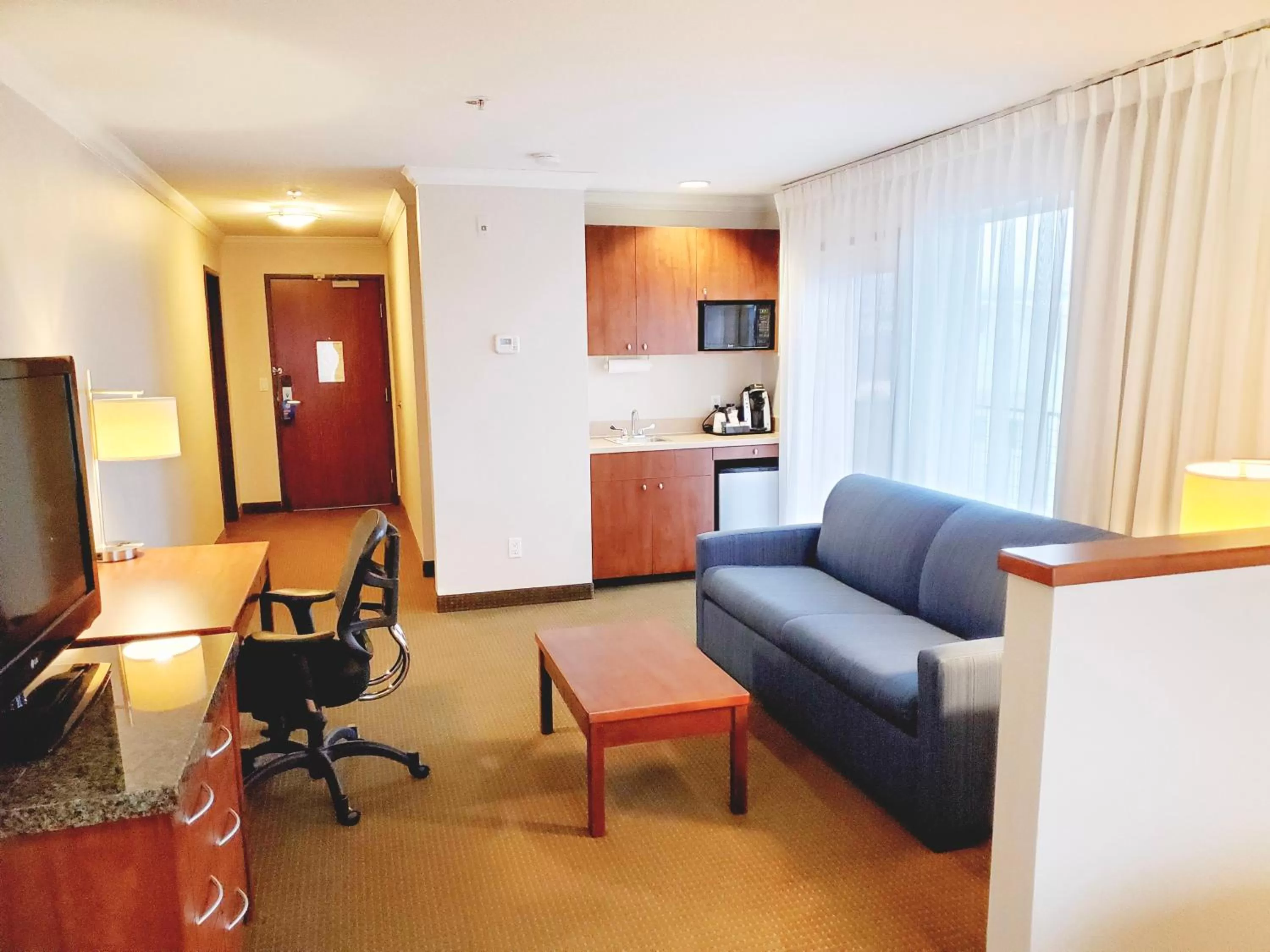 TV and multimedia in Holiday Inn Express Hotel & Suites Portland-Northwest Downtown by IHG