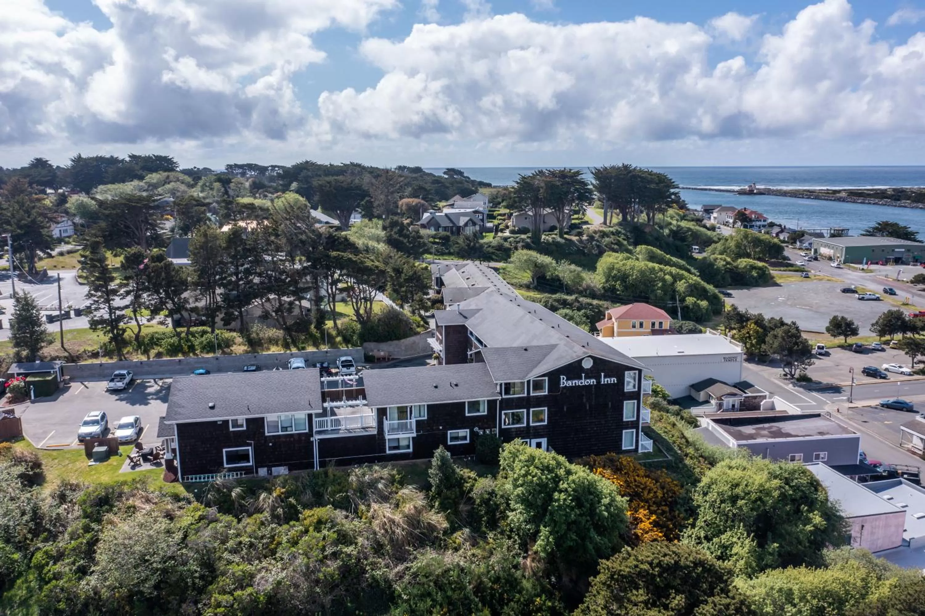 Property building in Bandon Inn