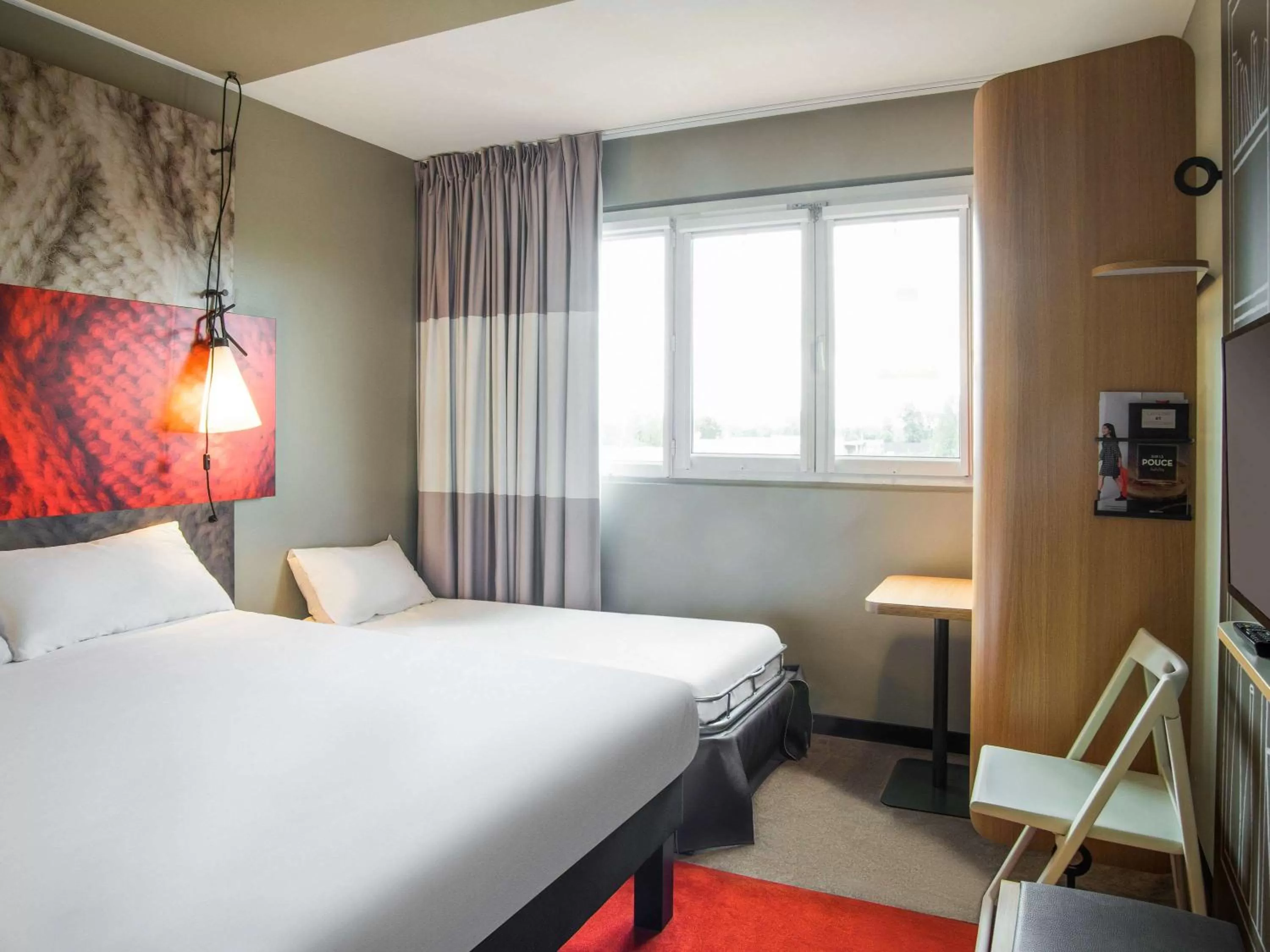 Photo of the whole room, Bed in ibis Tarbes Odos