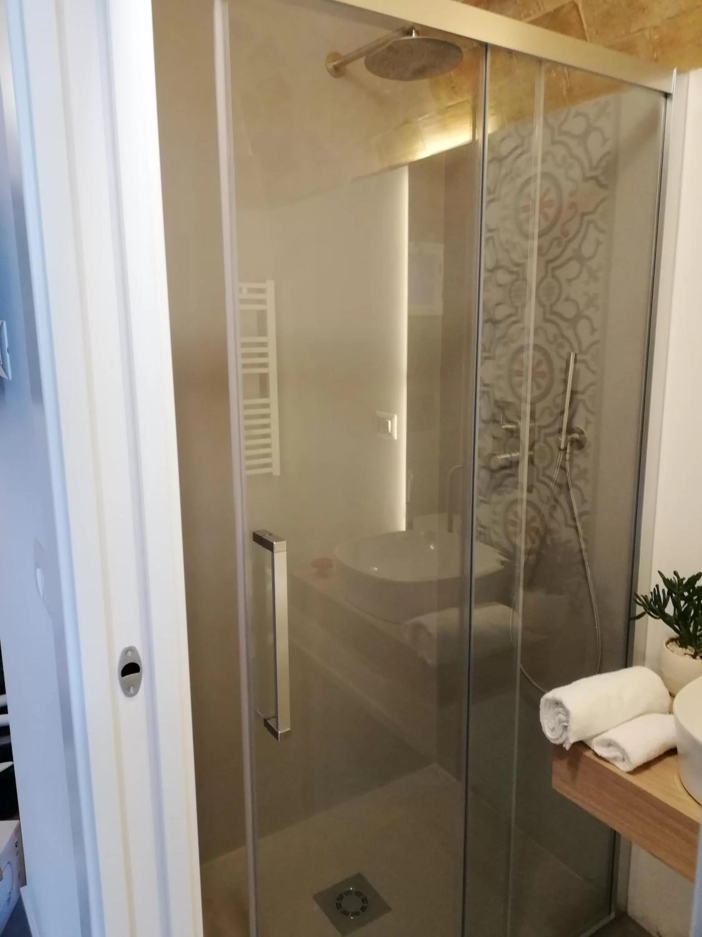 Shower in B&B Santa Chiara