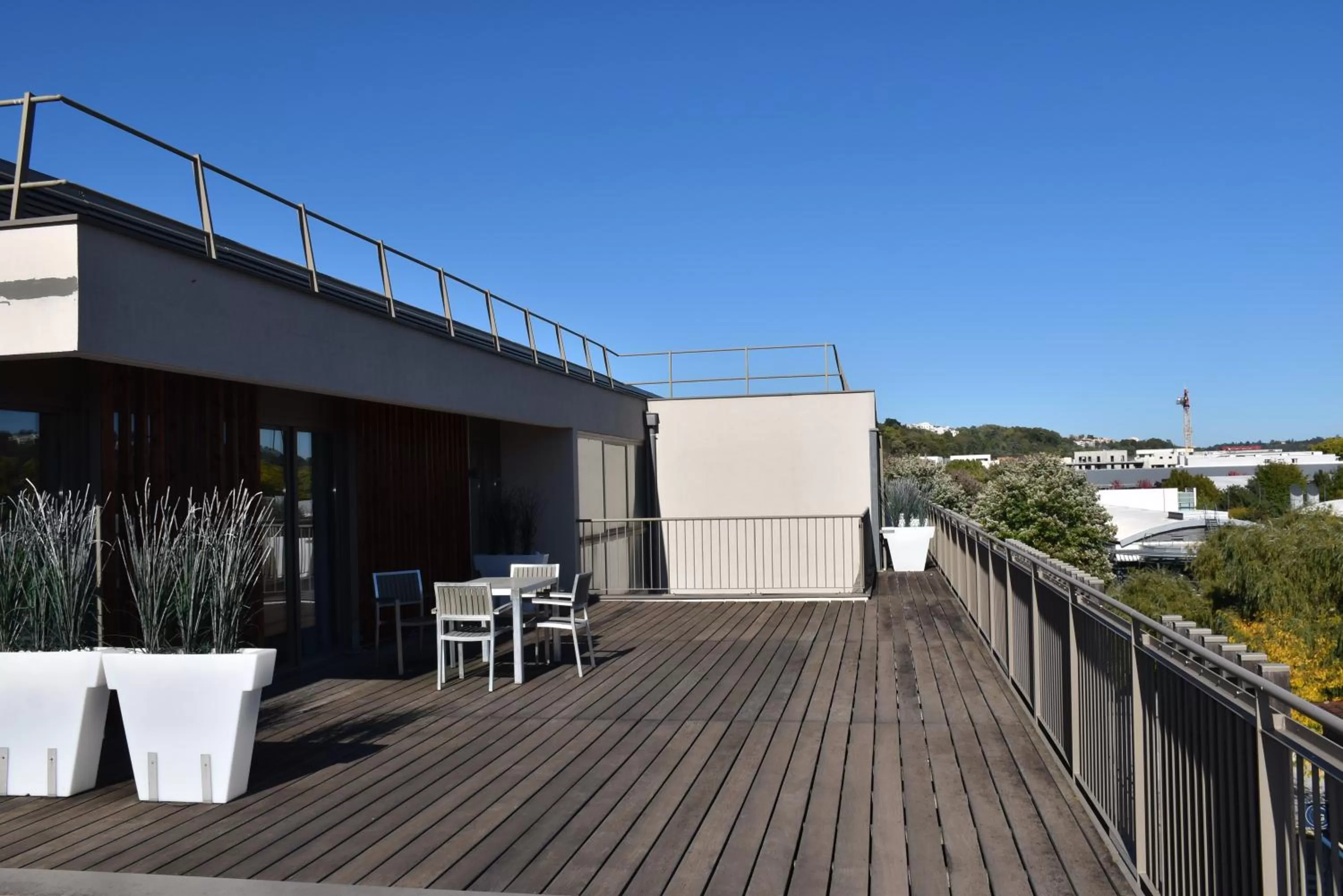 Patio in Adonis Lyon Dock Ouest