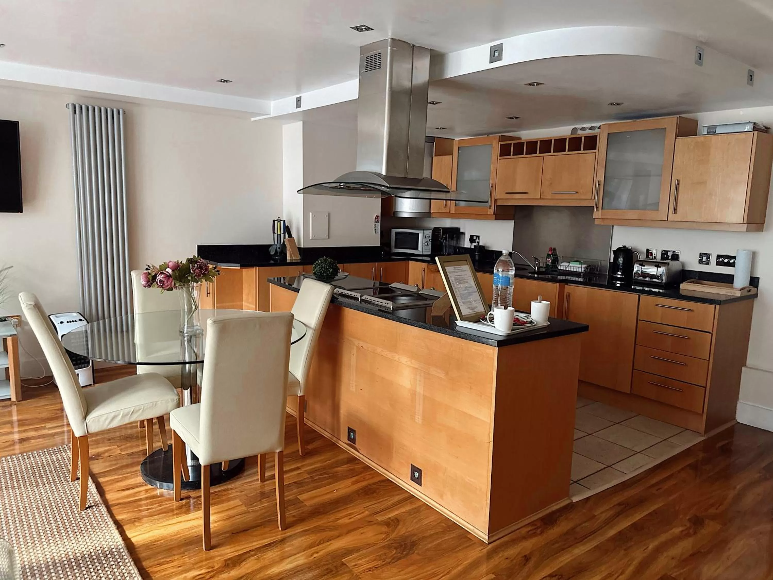 Kitchen or kitchenette in Canary Wharf - Luxury Apartments