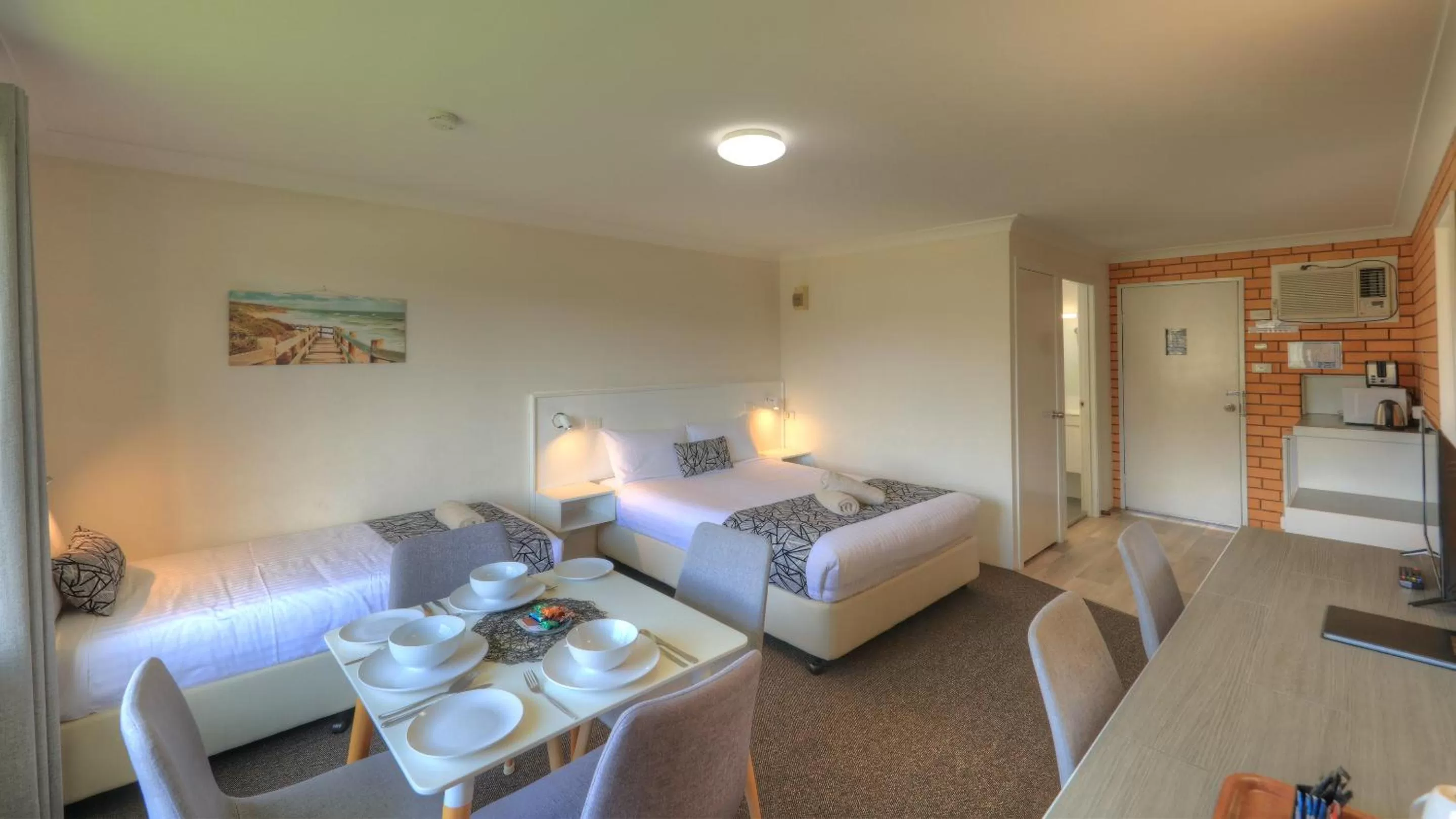 Bed in Rosebourne Gardens Motel