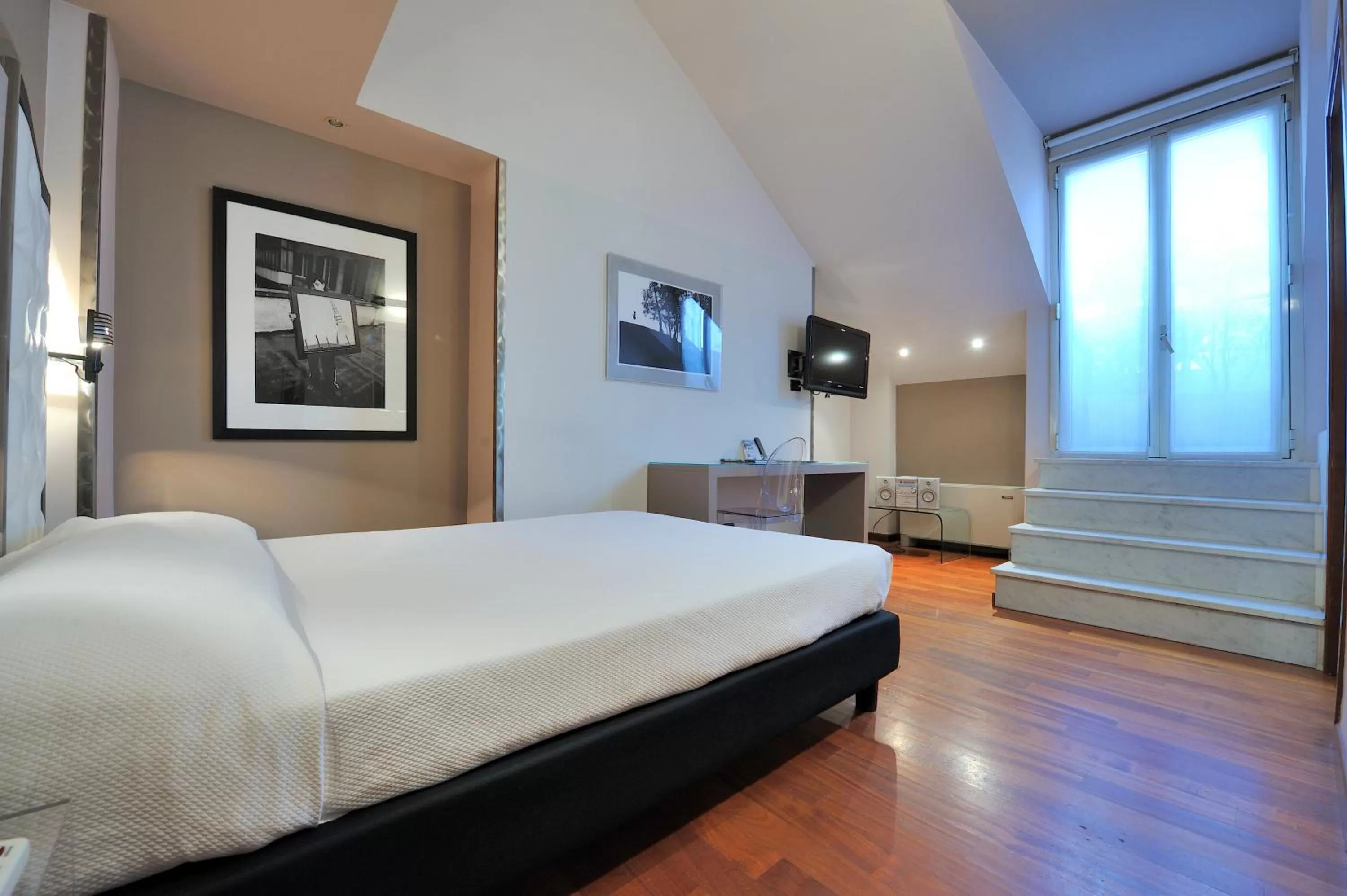 Bed in Art Hotel Boston