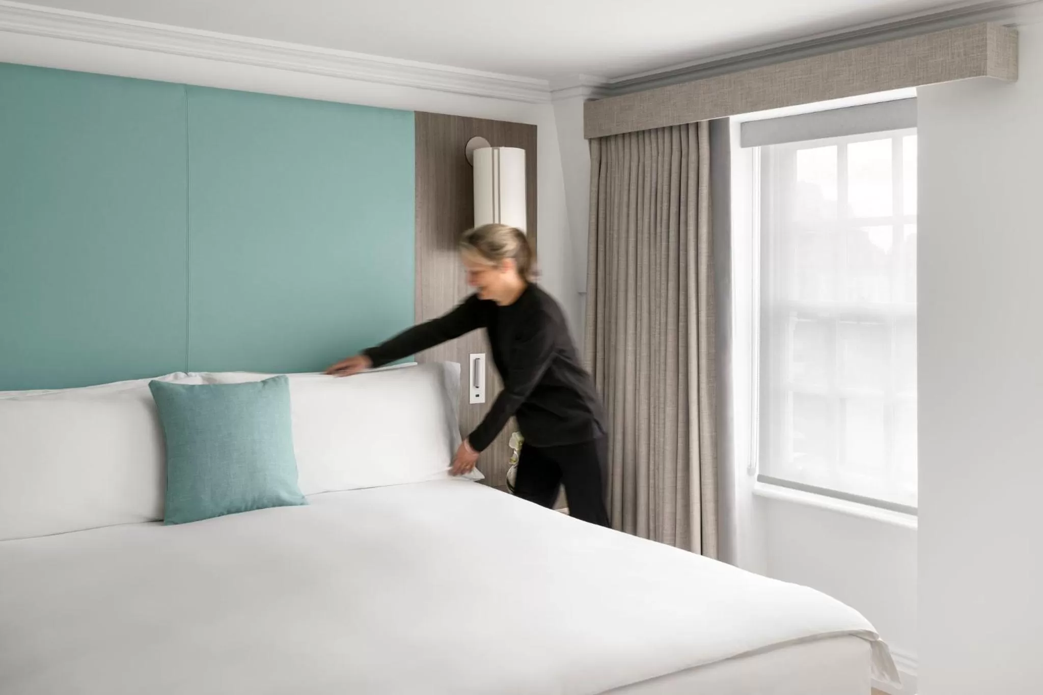 Photo of the whole room, Bed in COMO Metropolitan London