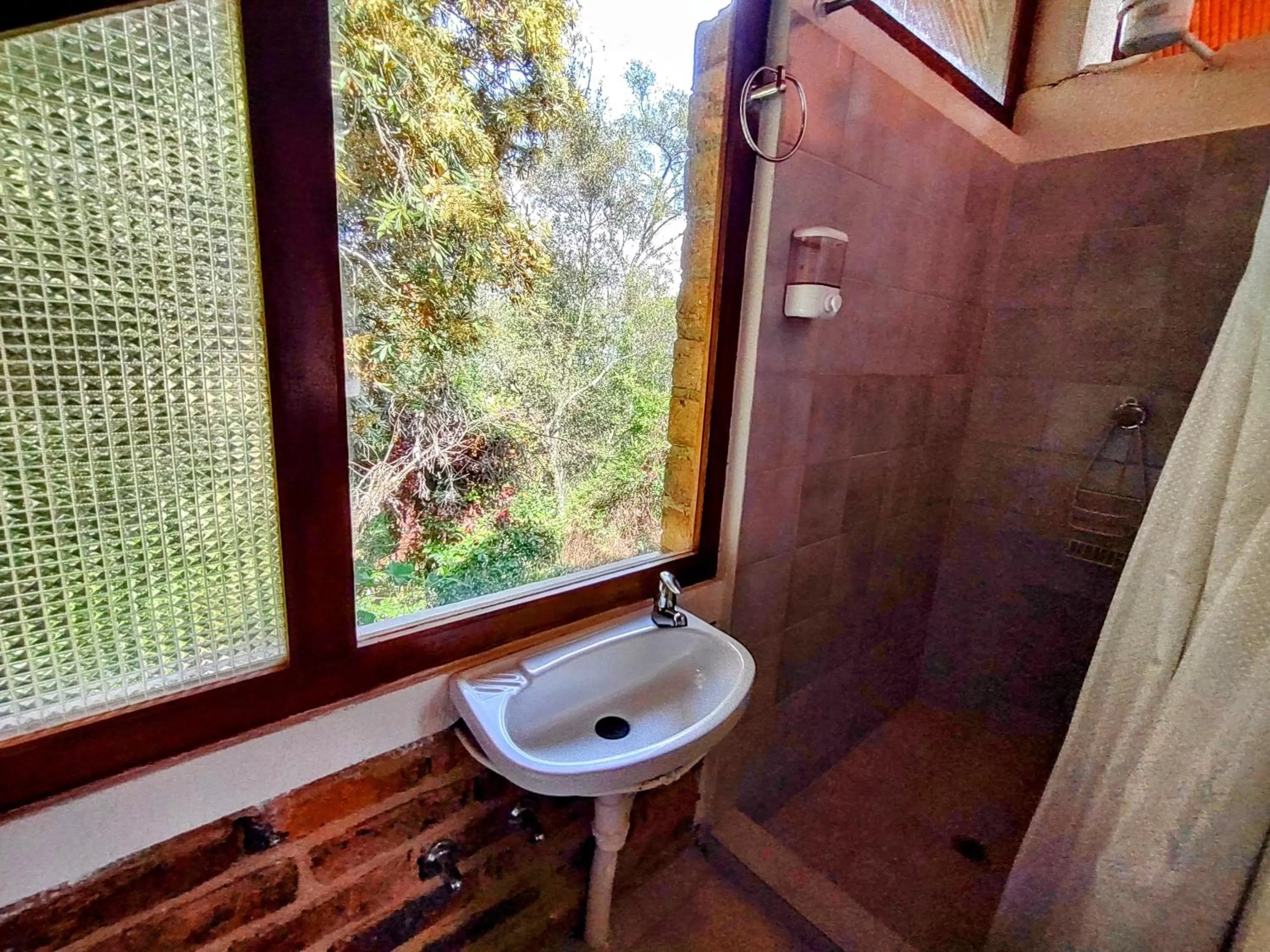 Bathroom in Refugio Génesis habitaciones Lago de Tota
