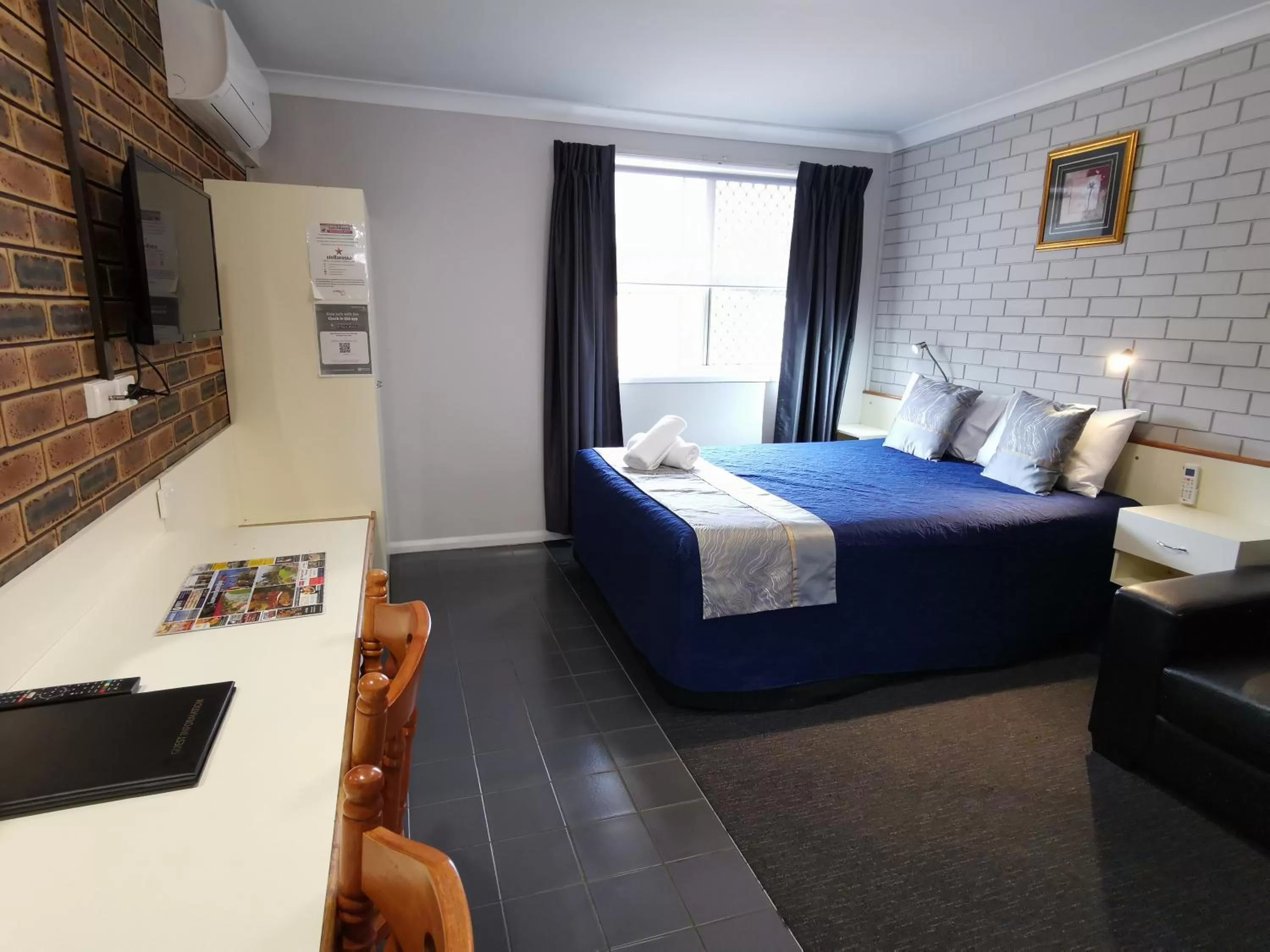 Photo of the whole room, Bed in Leichhardt Motor Inn