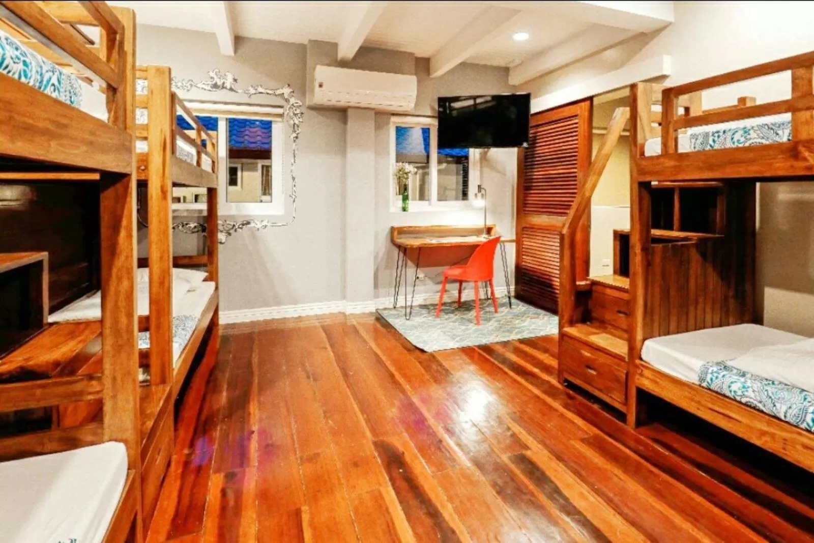 bunk bed, Bed in Hotel Kimberly Tagaytay