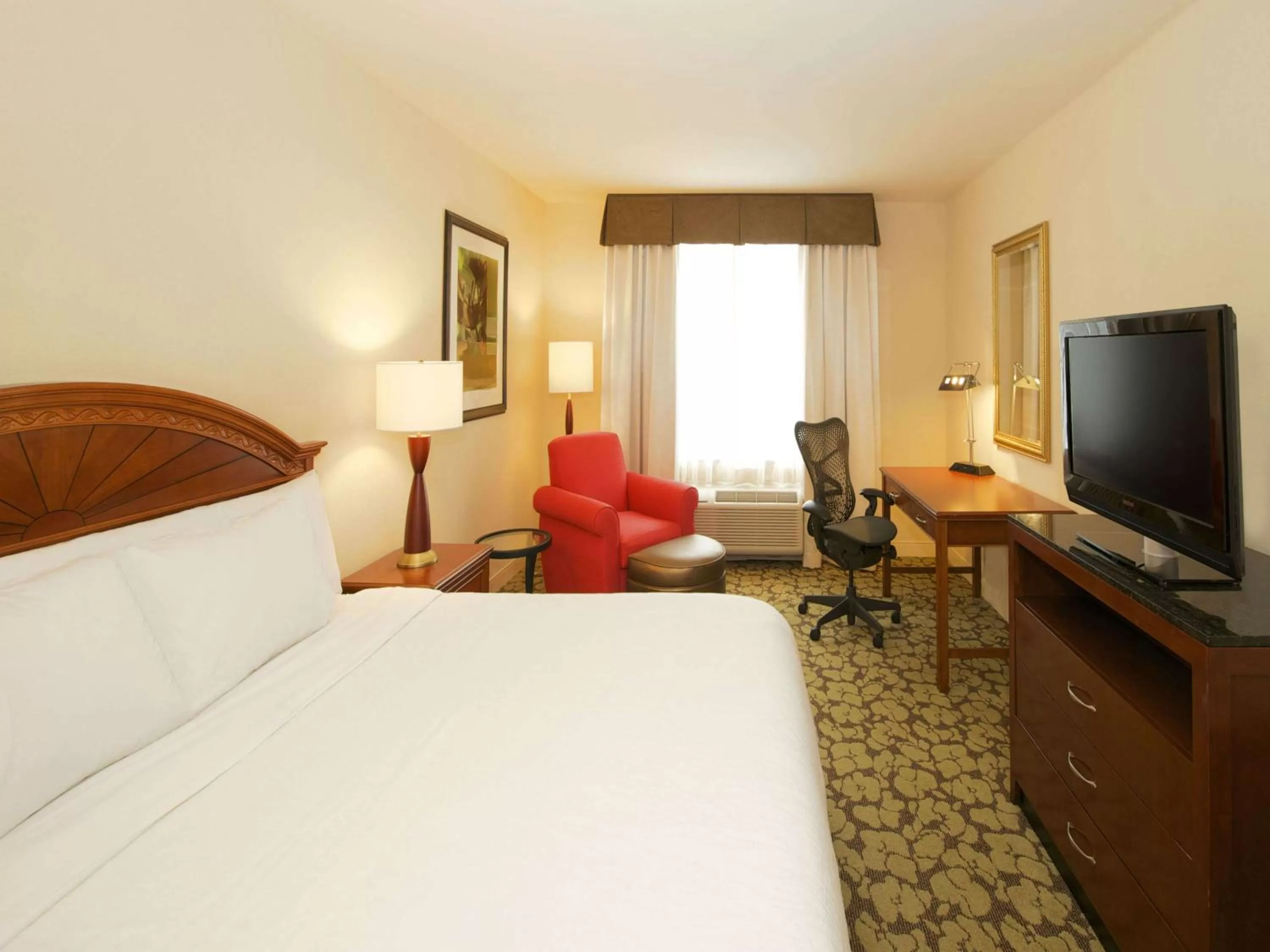 Bedroom, Bed in Hilton Garden Inn Virginia Beach Town Center