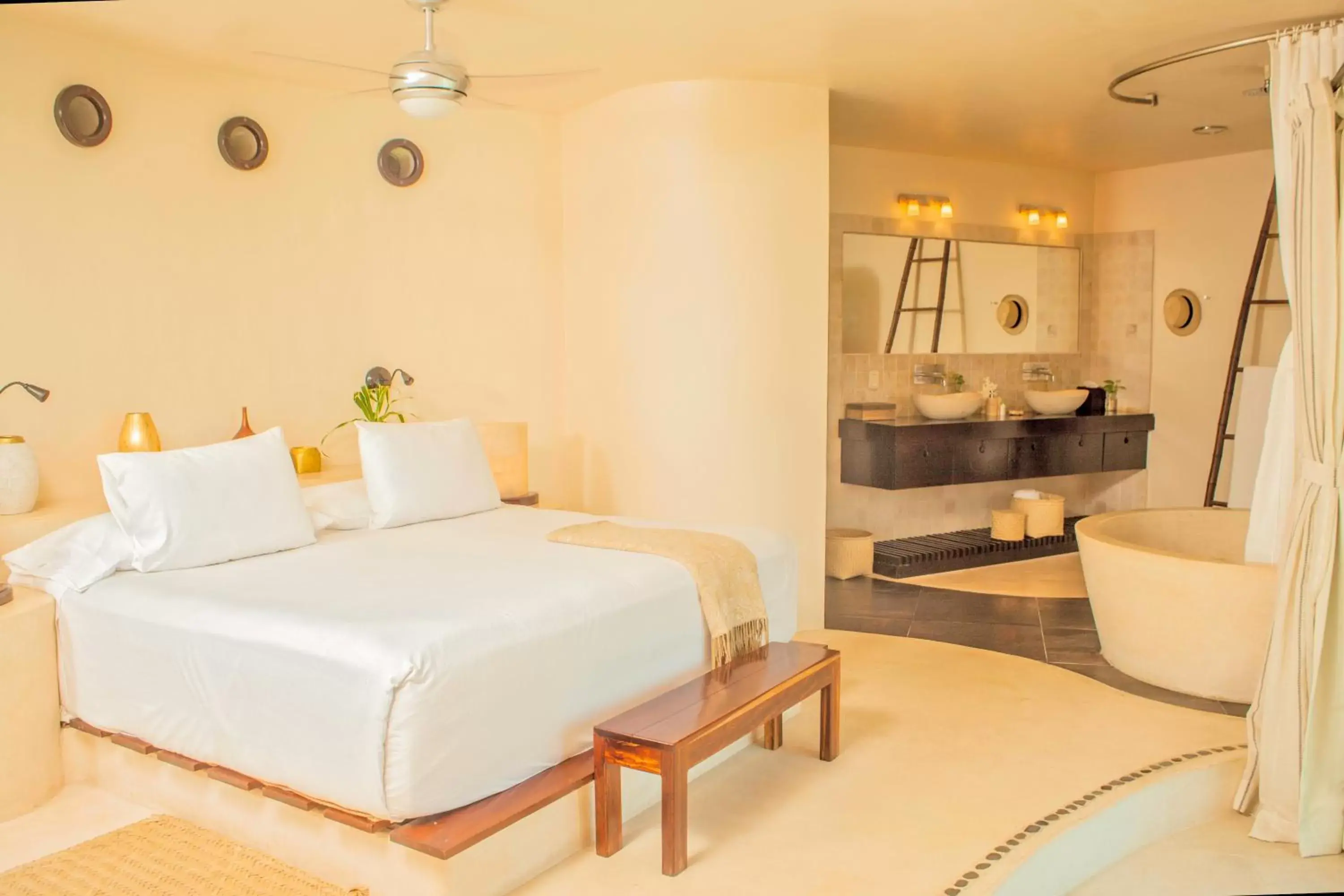 Master Suite in Mezzanine a Colibri Boutique Hotel-Adults Only Master Suite in Mezzanine a Colibri Boutique Hotel-Adults Only