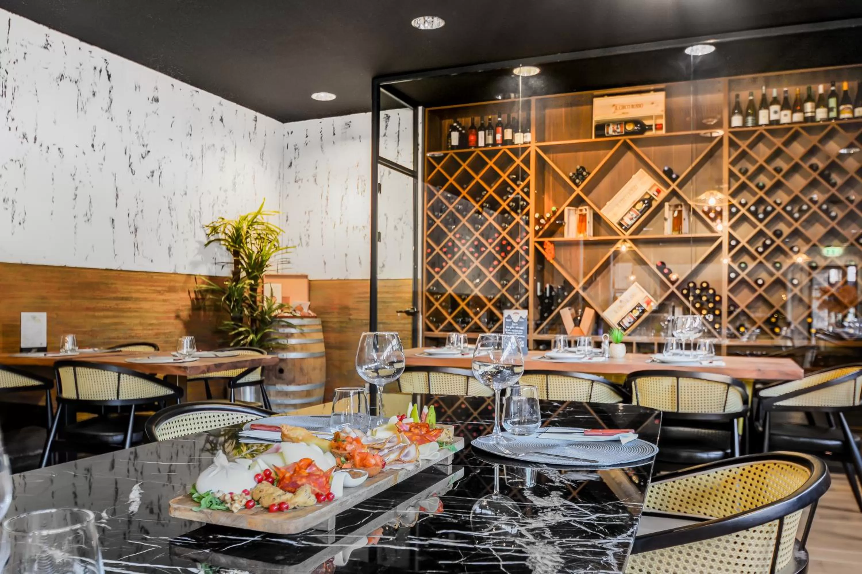 Restaurant/places to eat in Neuchâtel City Hôtel