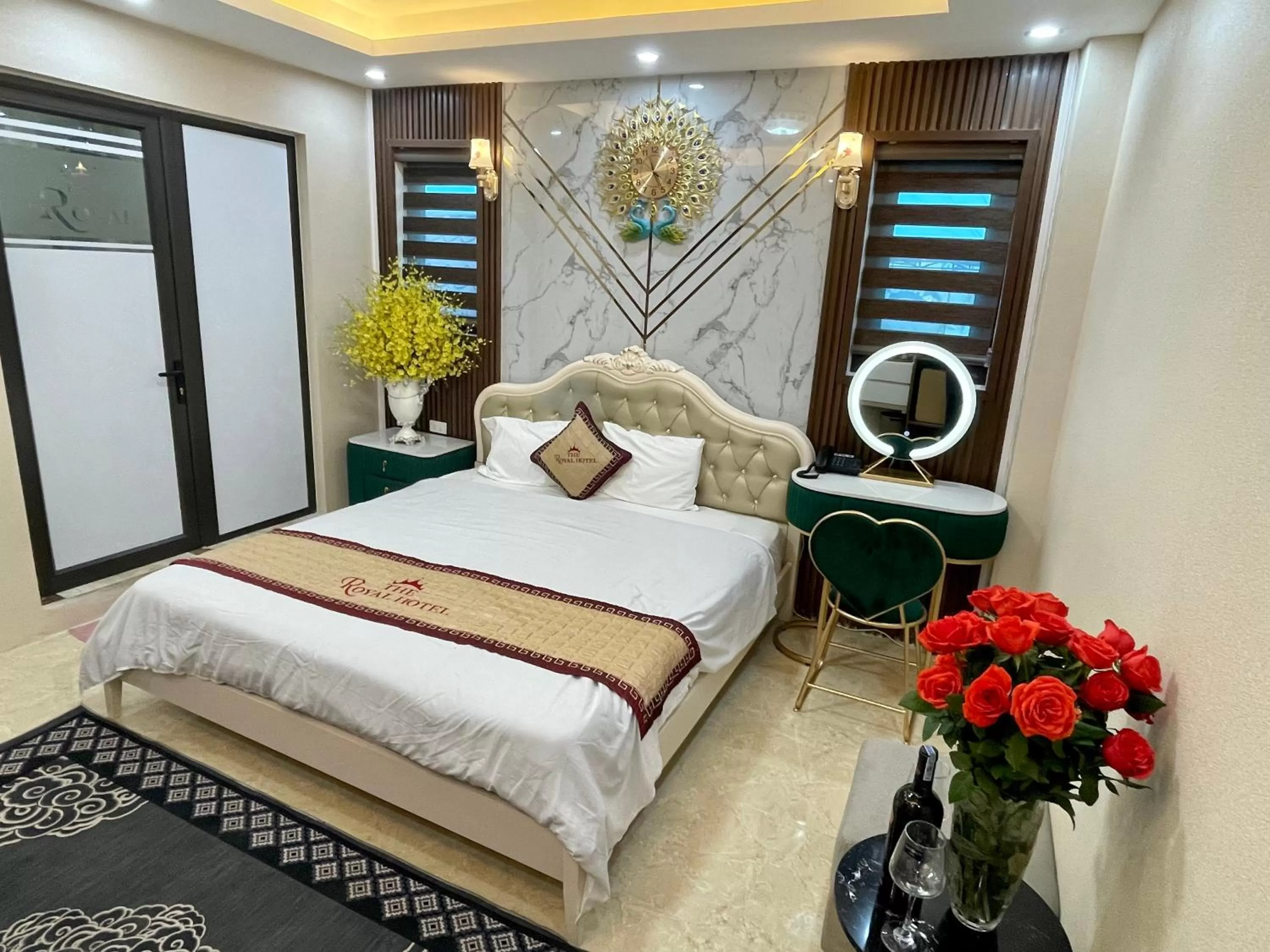 Bed in The Royal Hotel Near West Lake