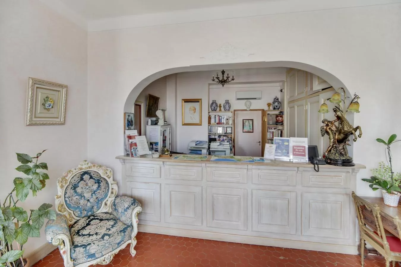 Lobby or reception in Le Château de Mei Lese