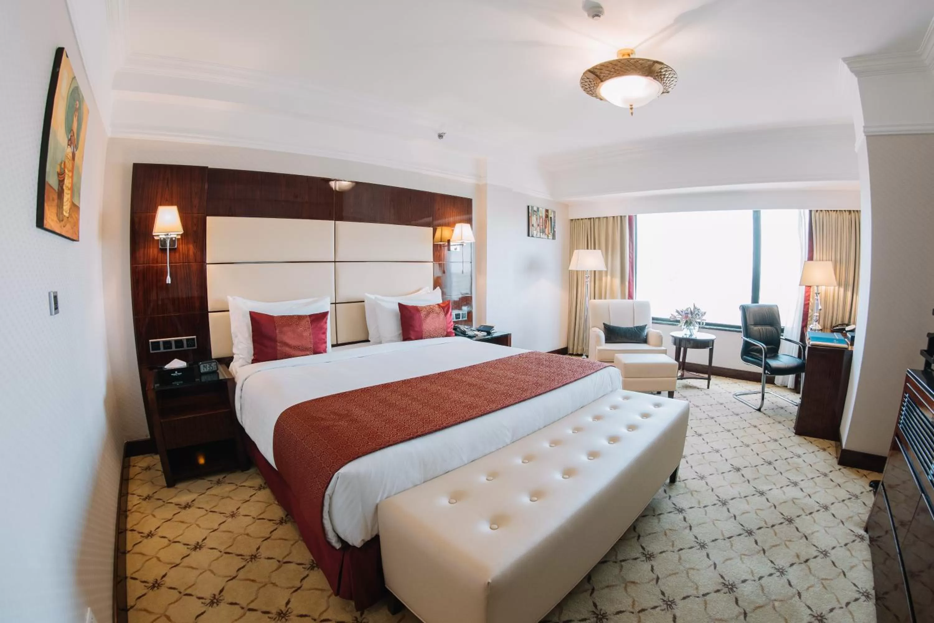 Bedroom, Bed in Golden Tulip Addis Ababa