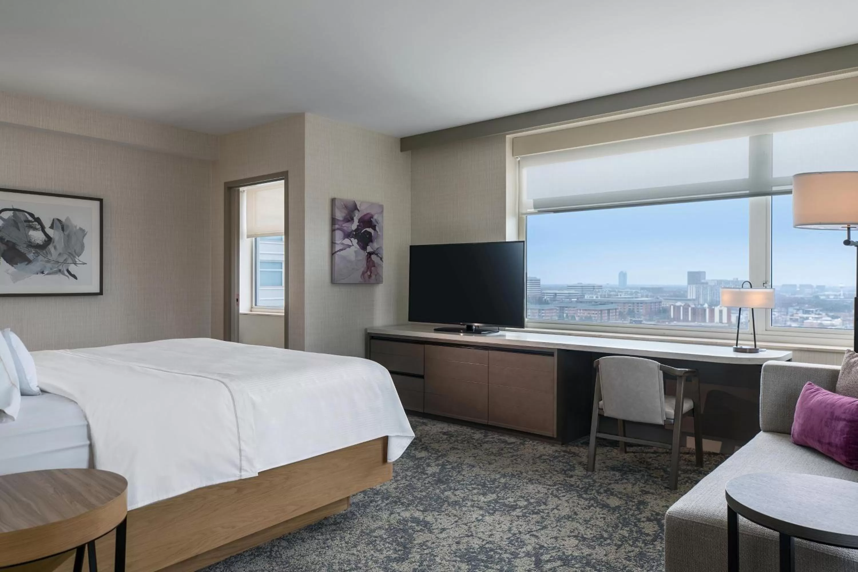 Photo of the whole room, Bed in The Westin Chicago Lombard