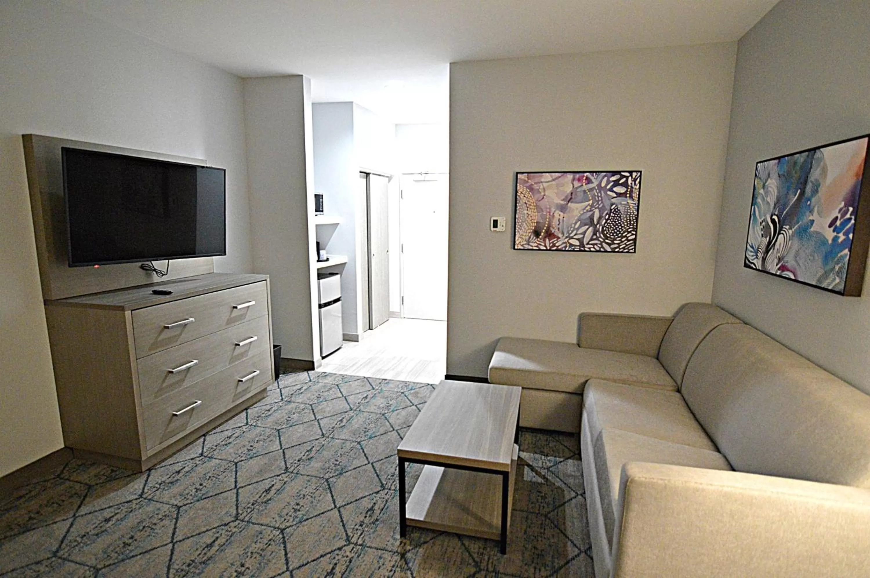 Photo of the whole room in Best Western Plus Executive Residency Oklahoma City I-35