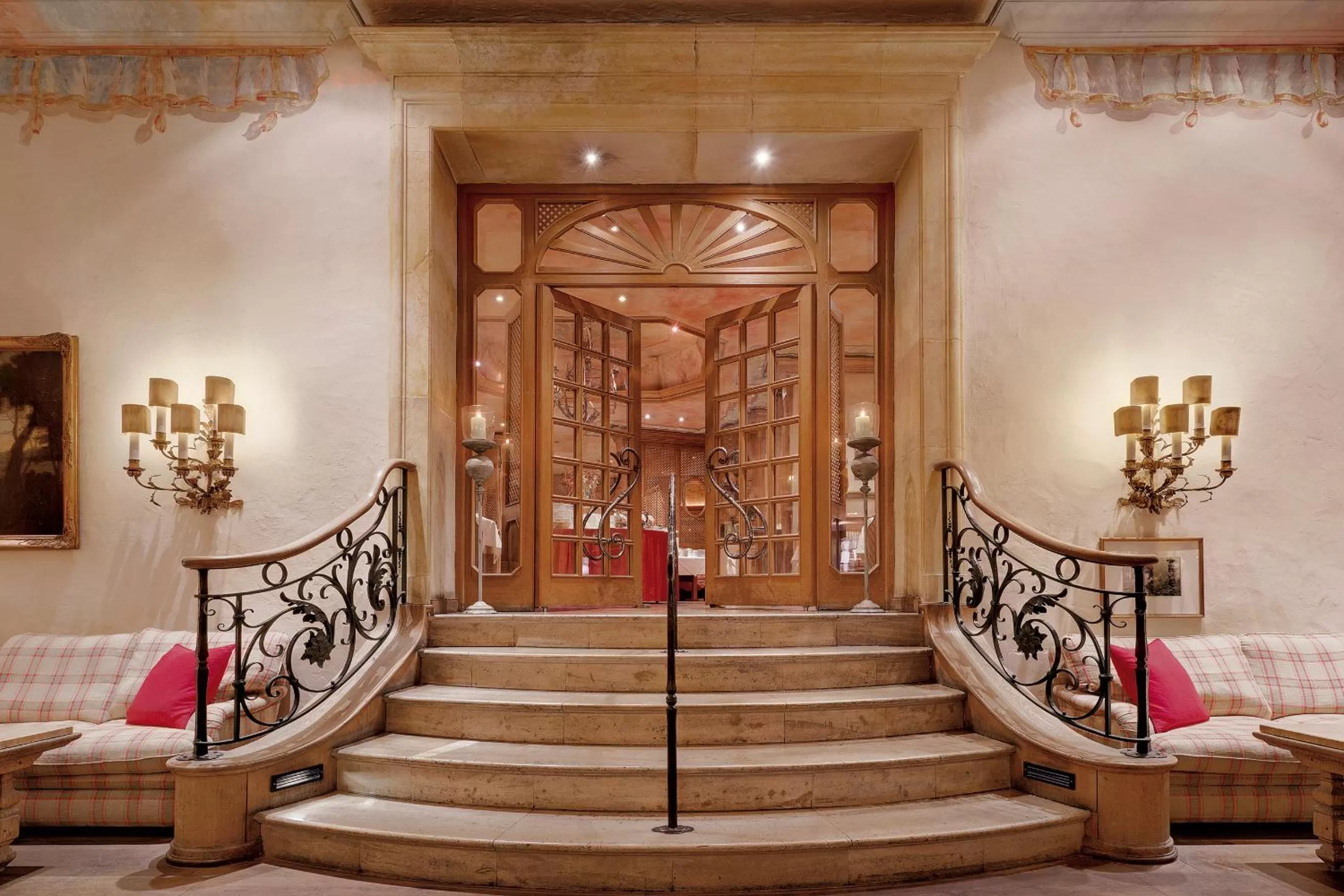 Facade/entrance in Excelsior by Geisel