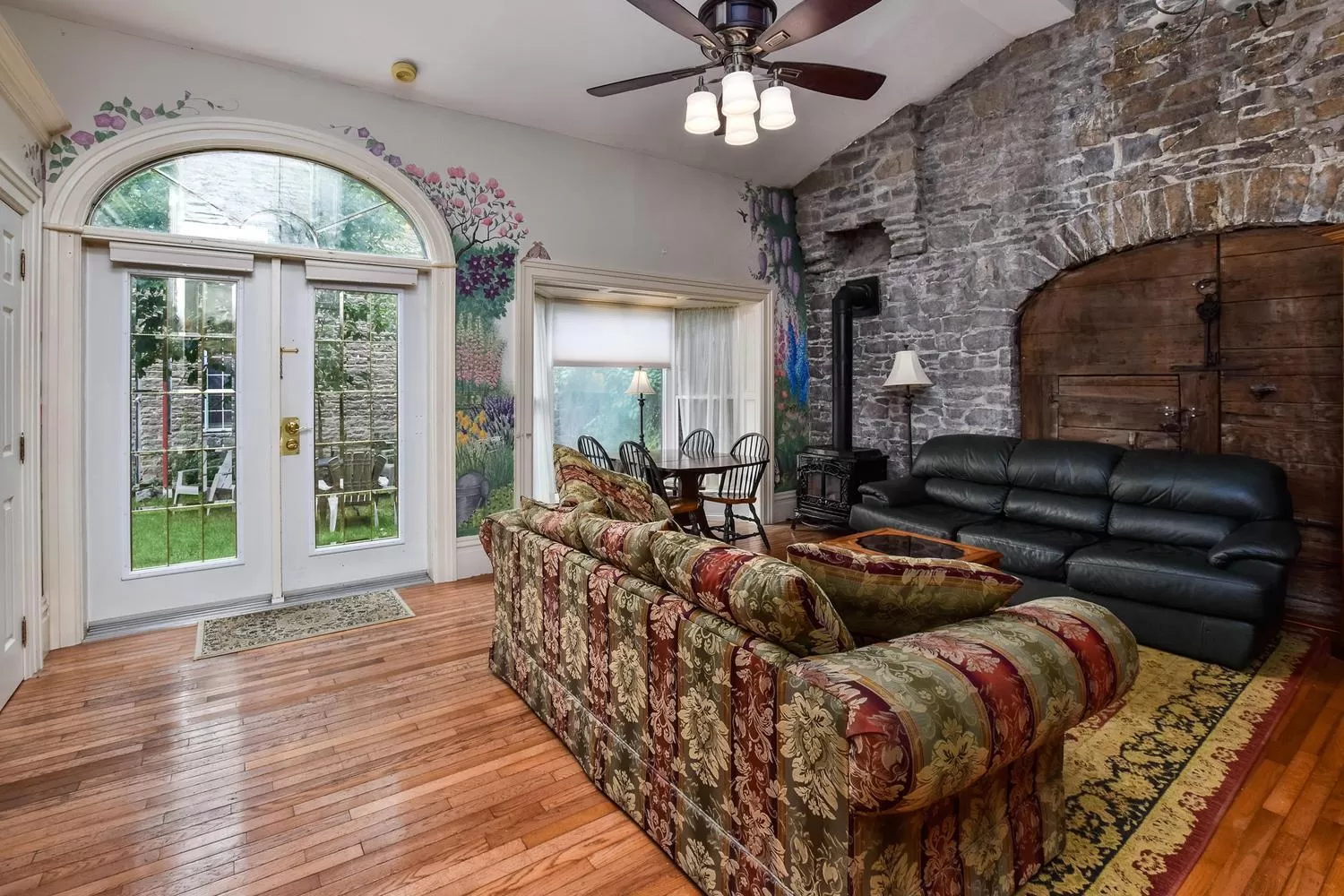 Suite 102 - Ground Floor - Queen Suite with Sofa Bed in The Noble Waterfront Apartment Suites