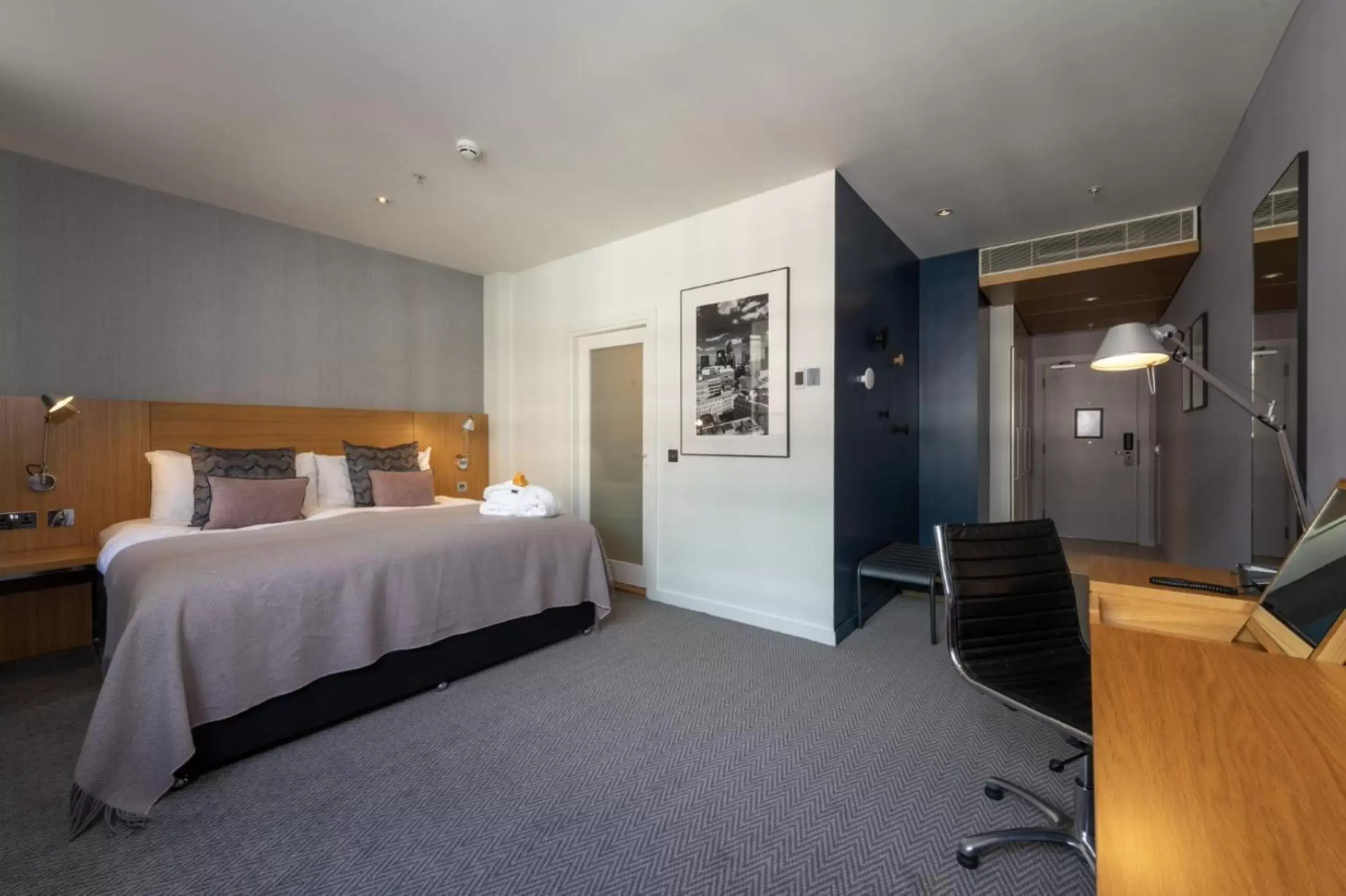 Superior King or Twin Room in Apex City Of London Hotel Superior King or Twin Room in Apex City Of London Hotel