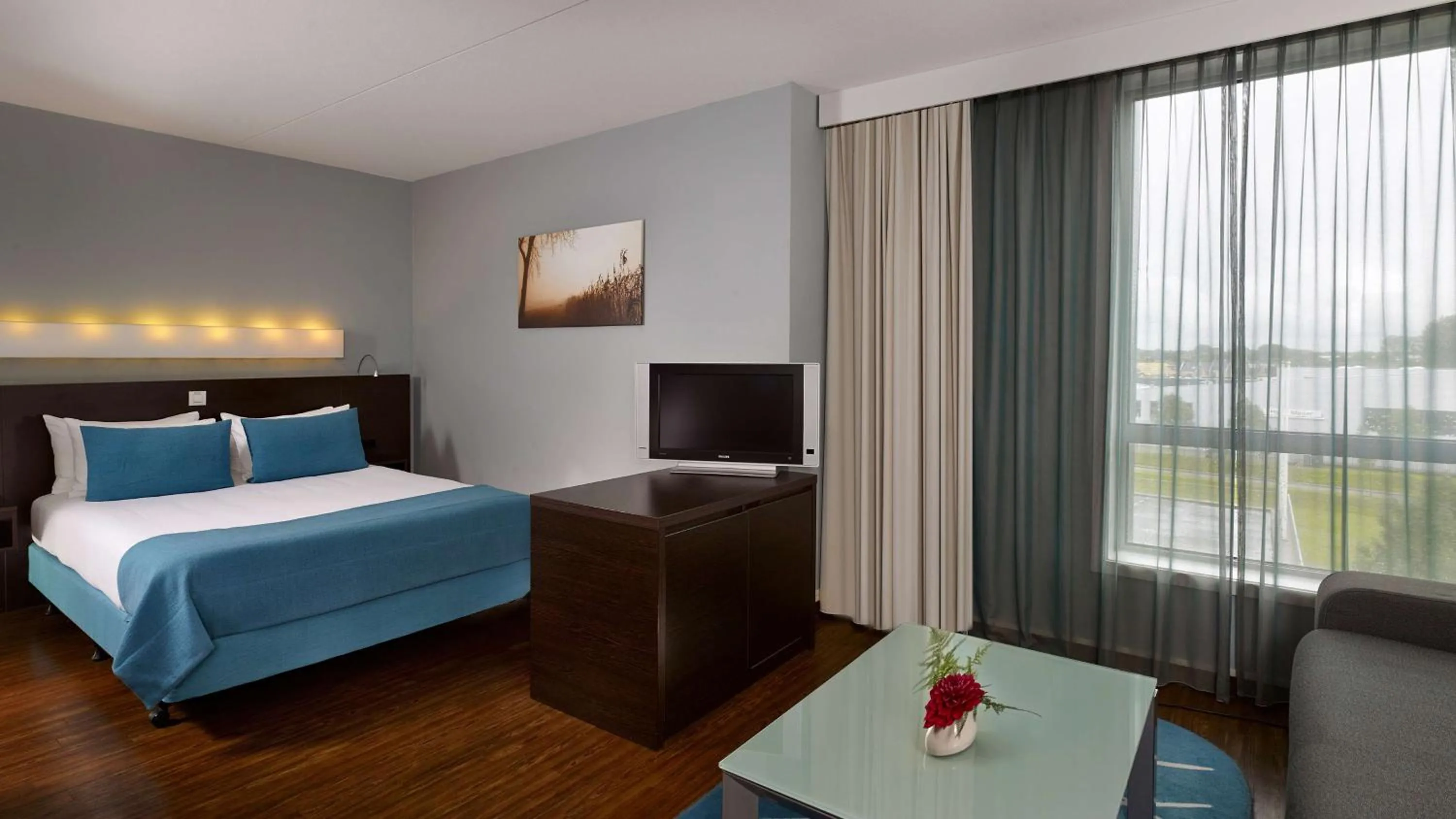 Photo of the whole room, Bed in Park Plaza Amsterdam Airport