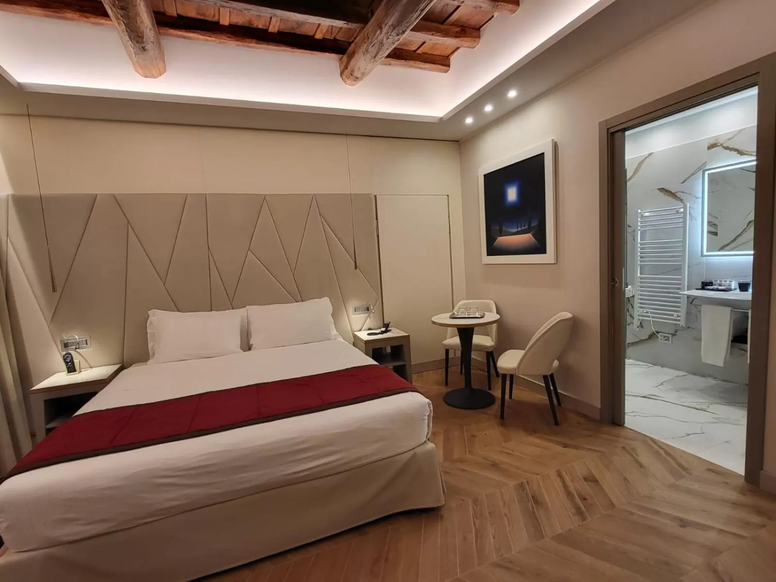 Photo of the whole room, Bed in Harry's Bar Trevi Hotel & Restaurant