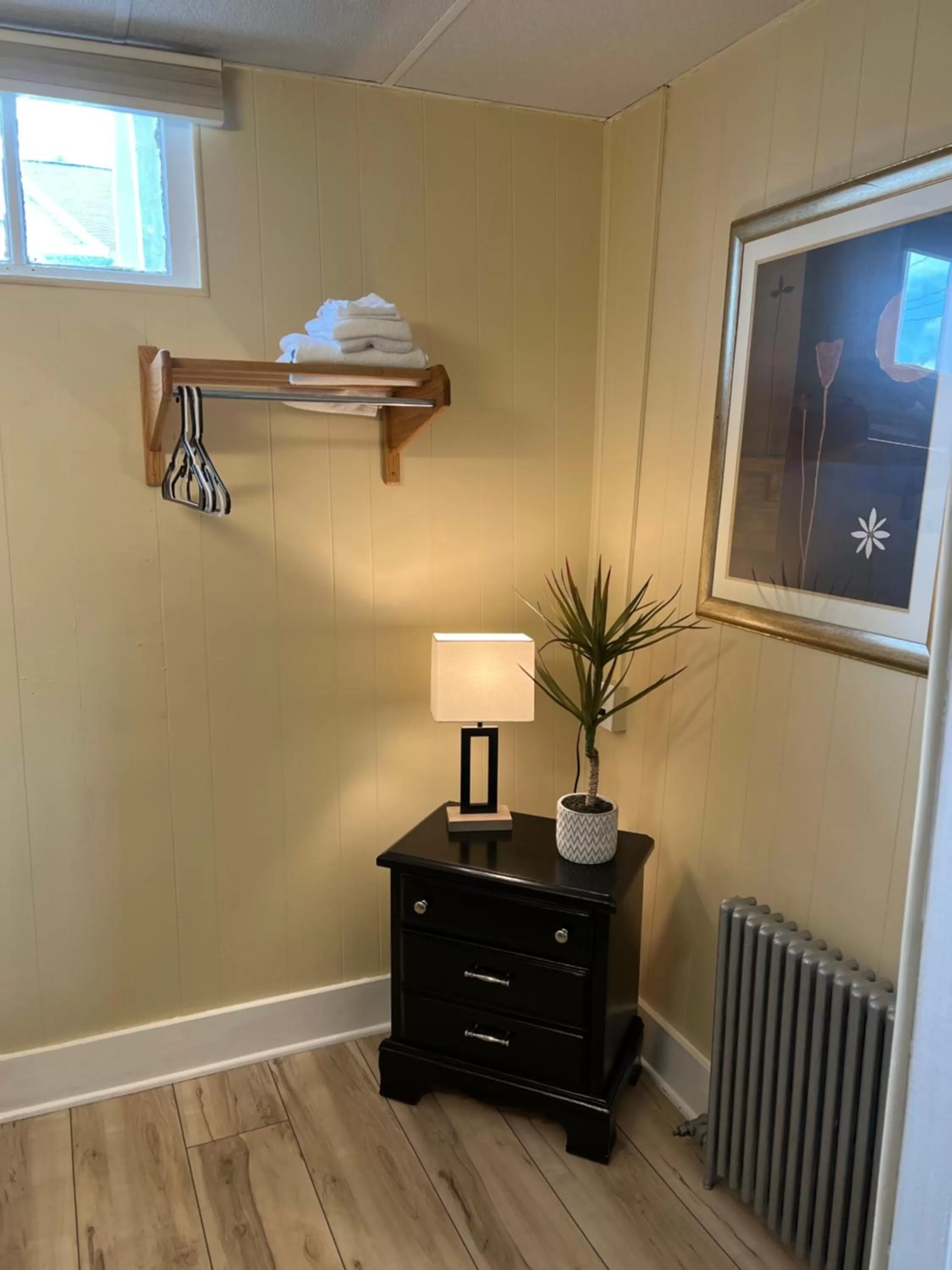 Simmons Motel and Suites