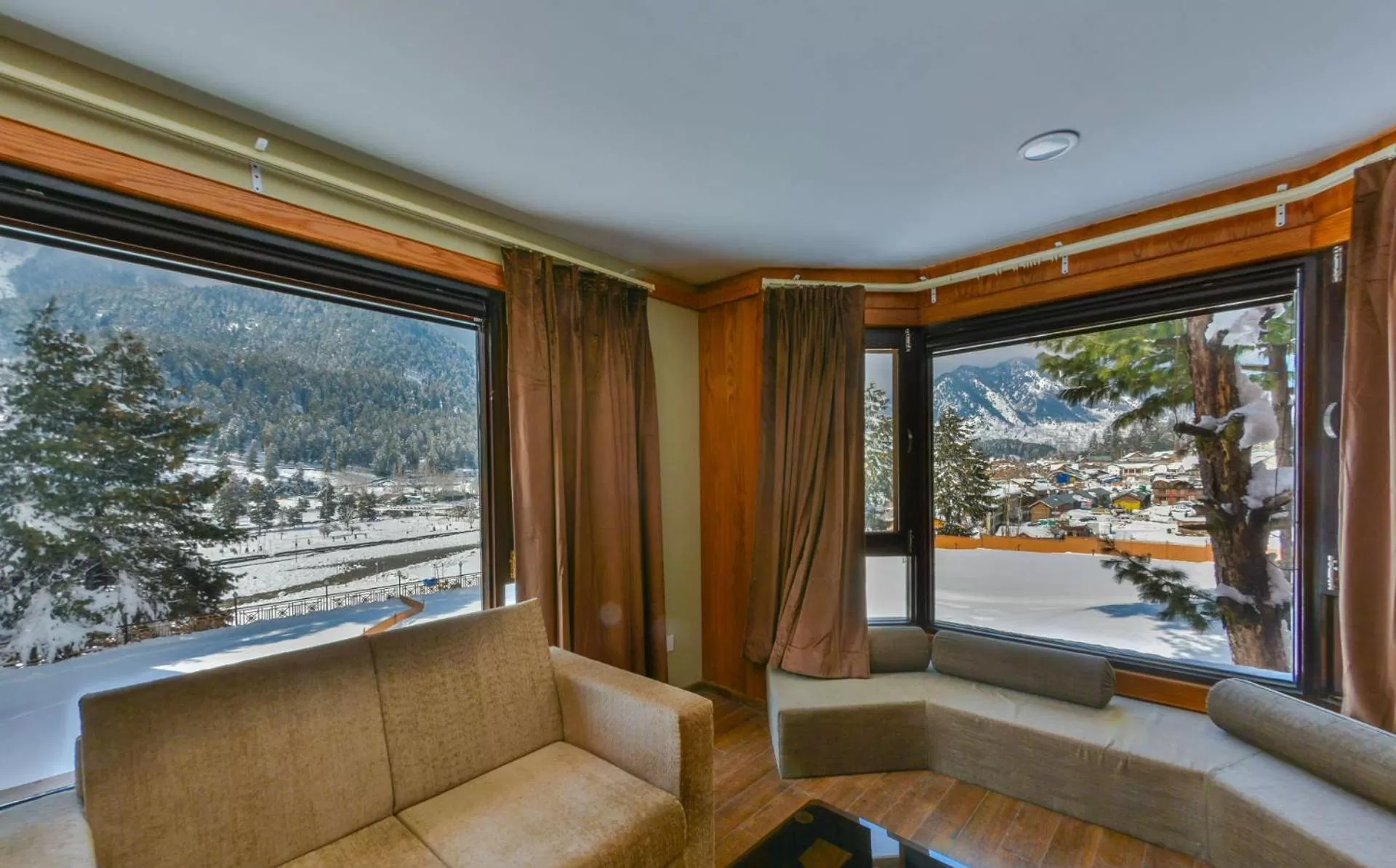 Winter in Royal Hillton Pahalgam