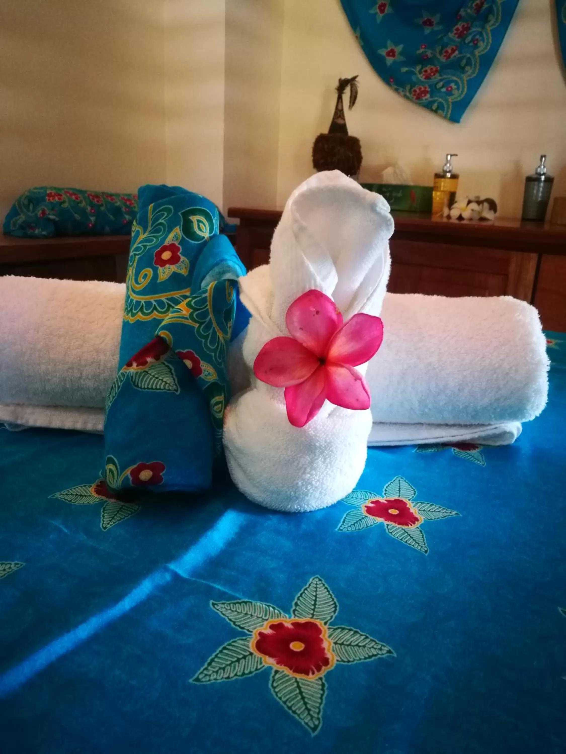 Bed in Rapopo Plantation Resort