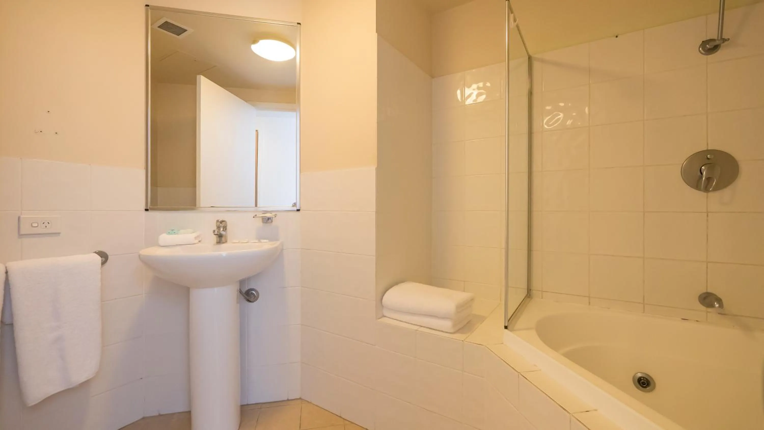 Broadbeach Savannah Resort