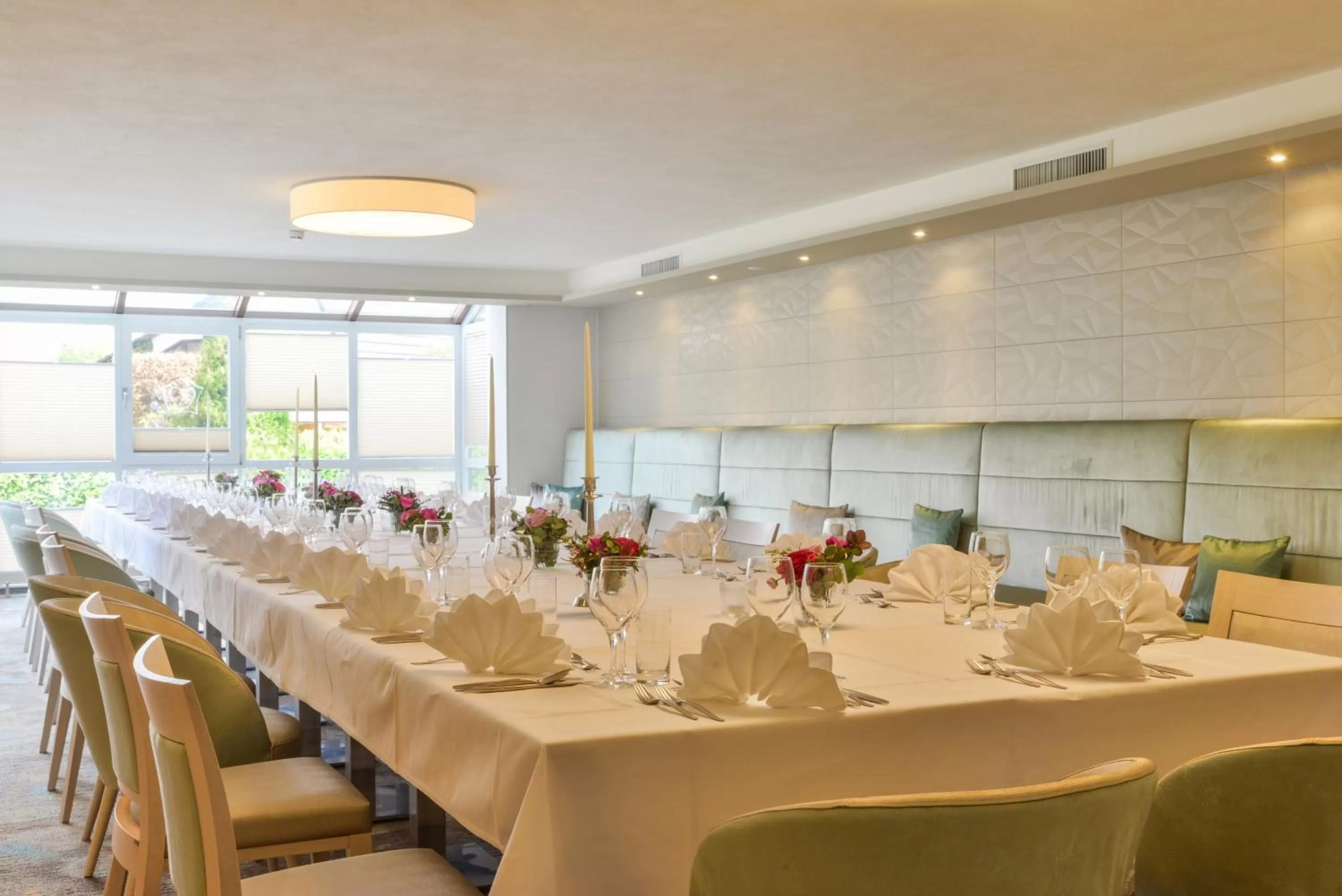 Restaurant/places to eat in Hotel Schiller