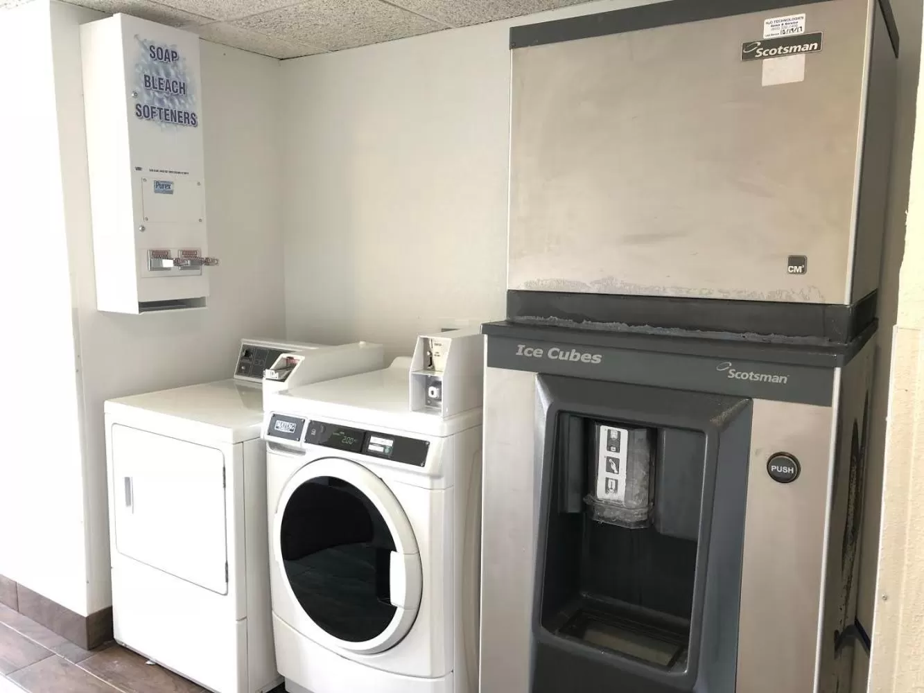 Property building in Days Inn by Wyndham Grove City Columbus South