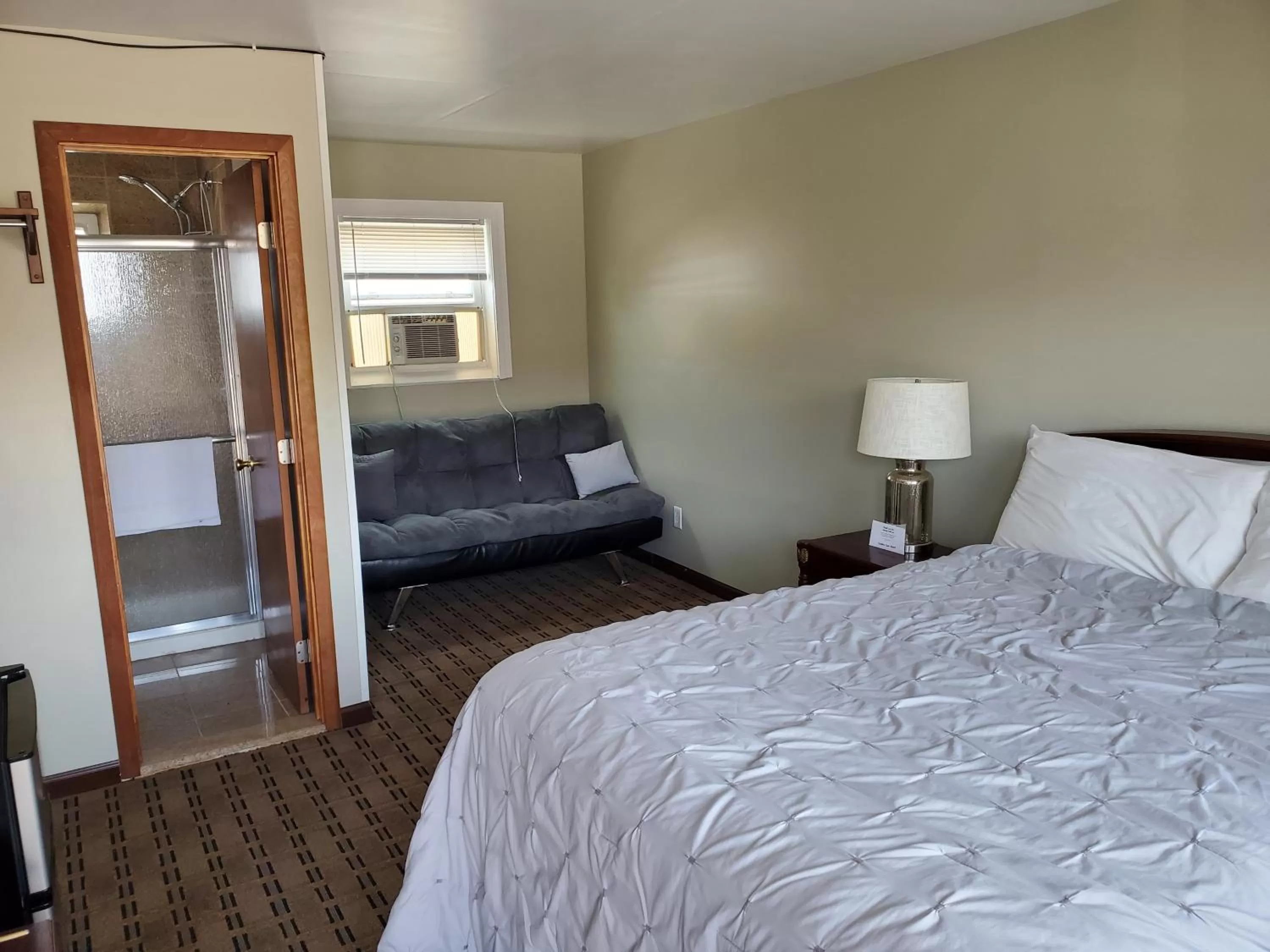 Bed in Golden Gate Lodging