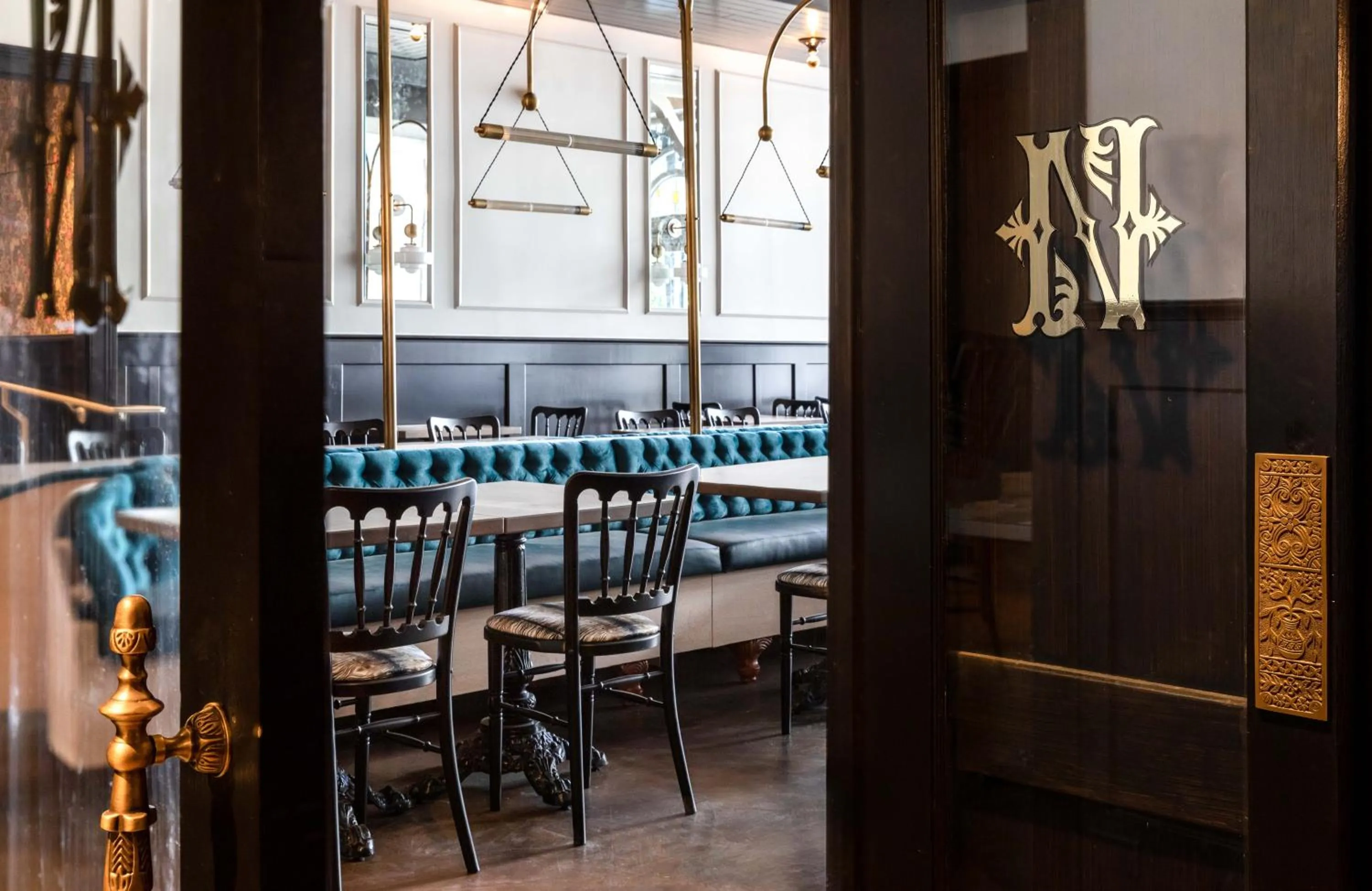 Restaurant/places to eat in National Exchange Hotel