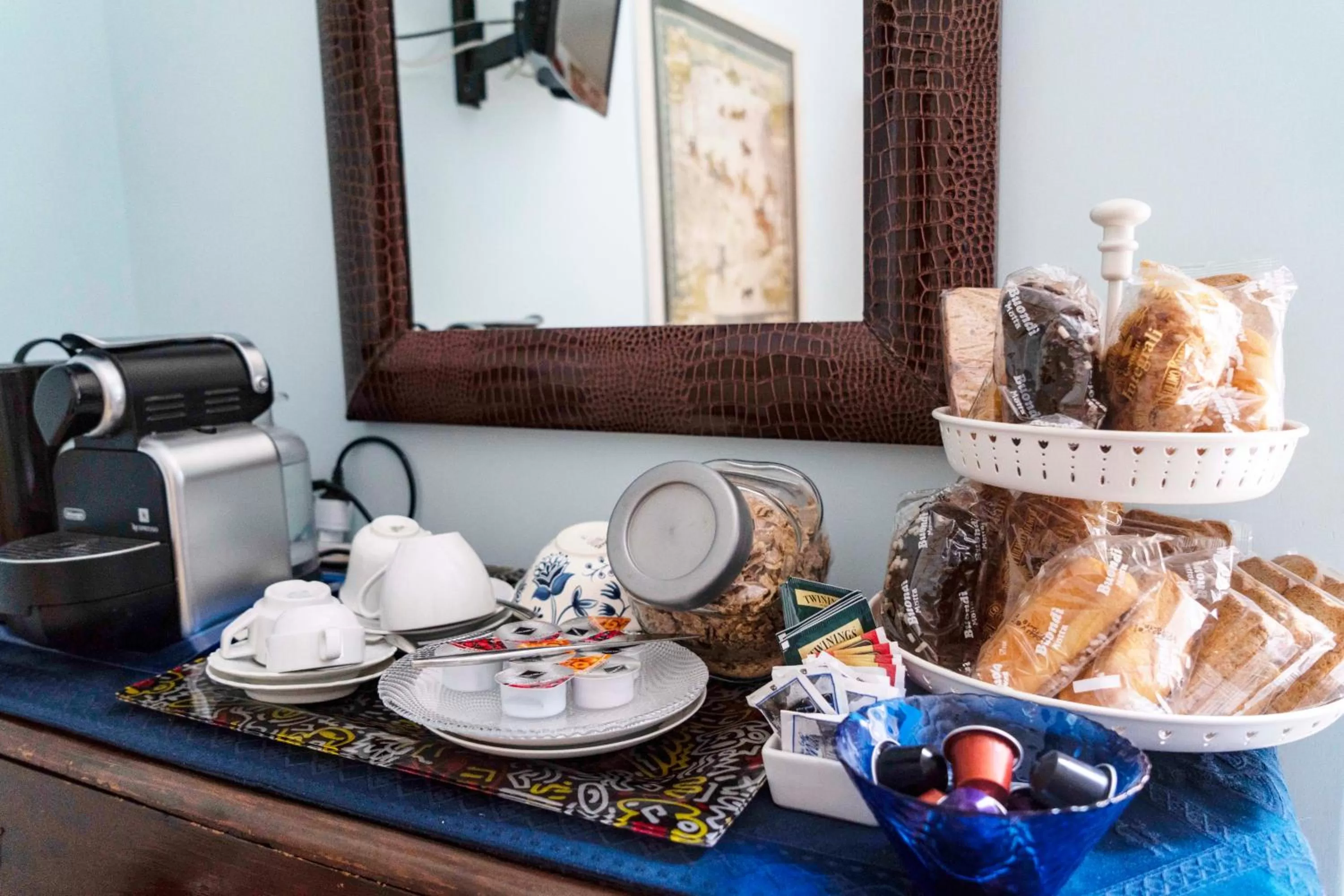 Coffee/tea facilities in Dante's Hell B&B