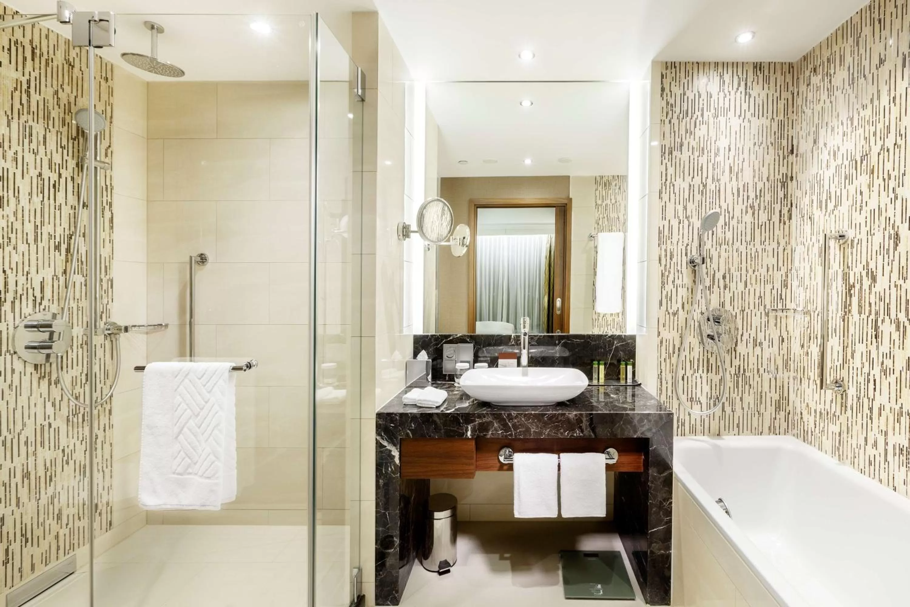 Bed in DoubleTree by Hilton Hotel & Conference Centre Warsaw