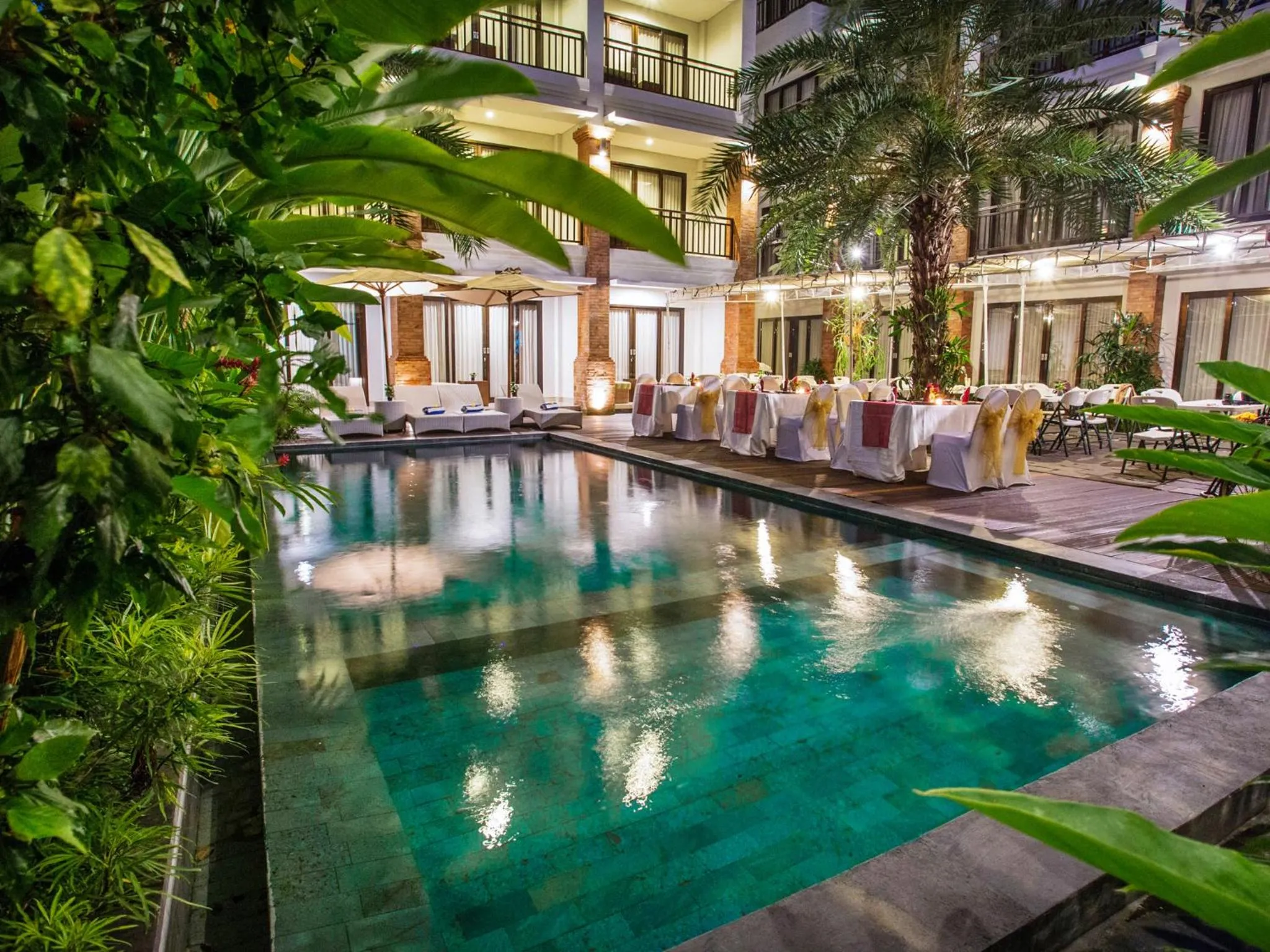 Swimming pool in Grand Mirah Boutique Hotel