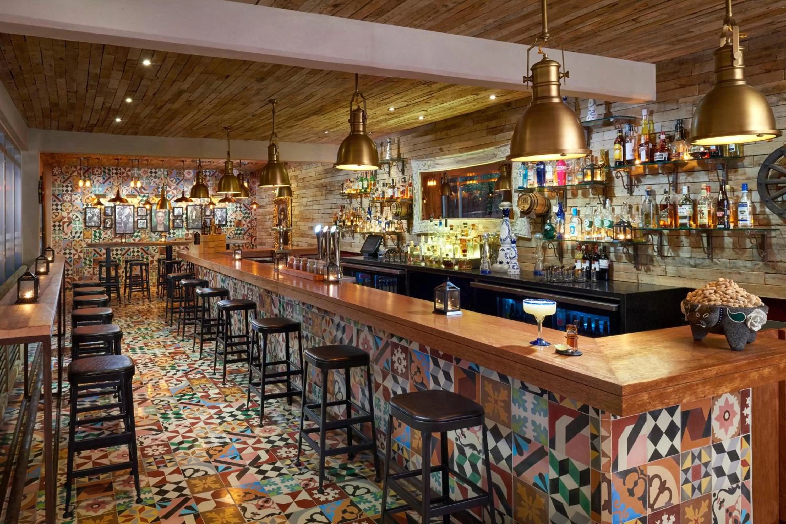 Lounge or bar in The Fives Beach Hotel & Residences - All Senses Inclusive