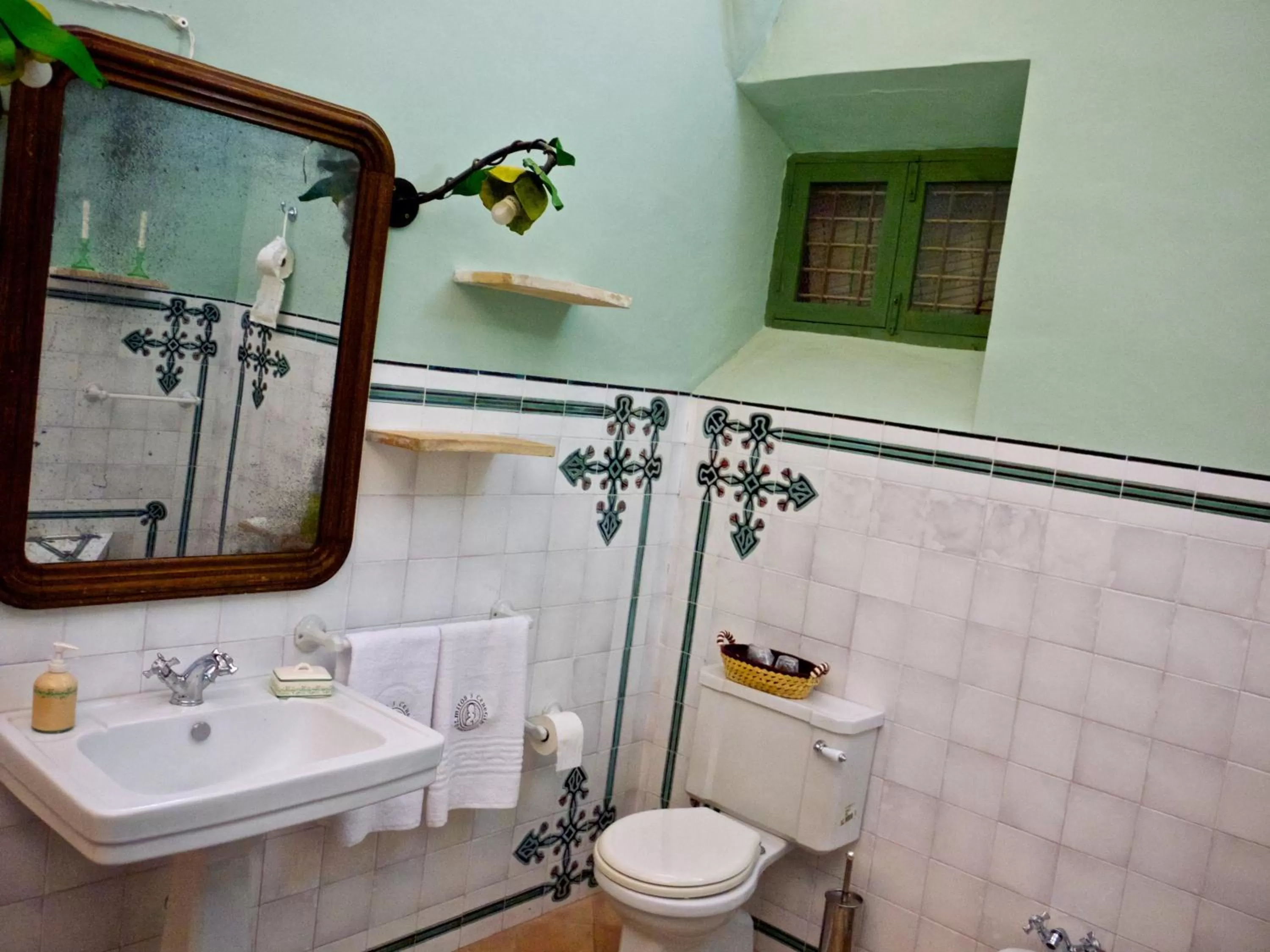 Bathroom in Olmitos 3 Hotel boutique, Casa-Palacio