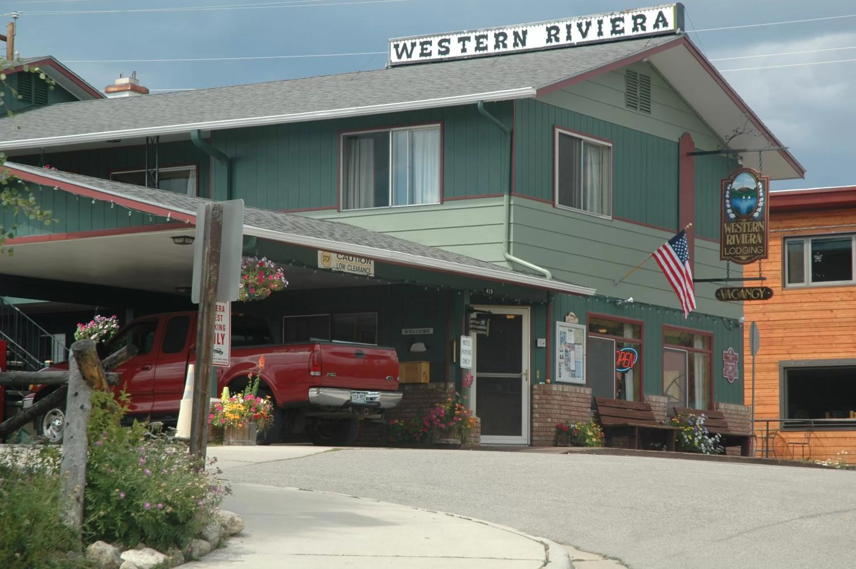 Facade/entrance, Property Building in Western Riviera Lakeside Lodging