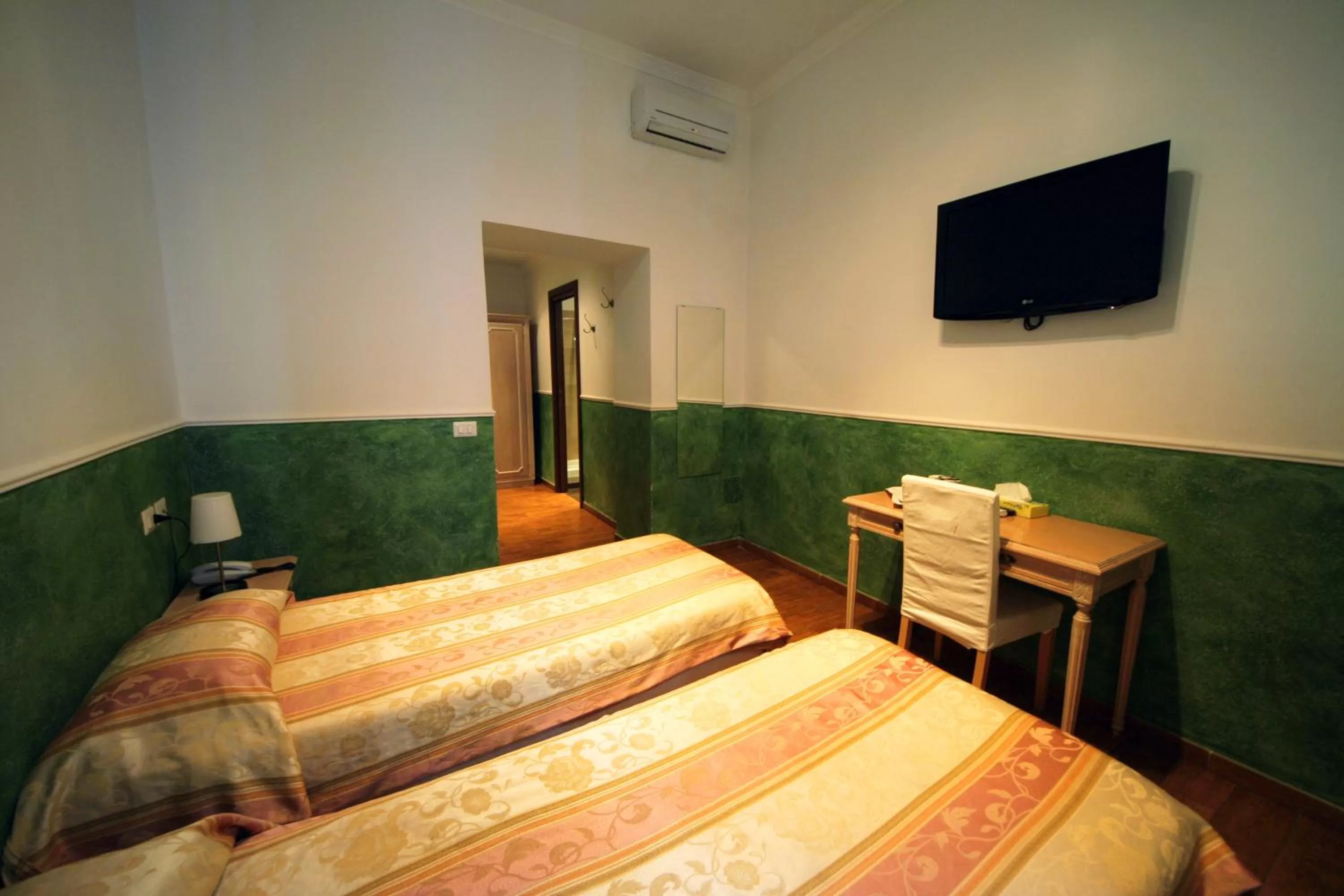 Photo of the whole room, Bed in Residenza Ki